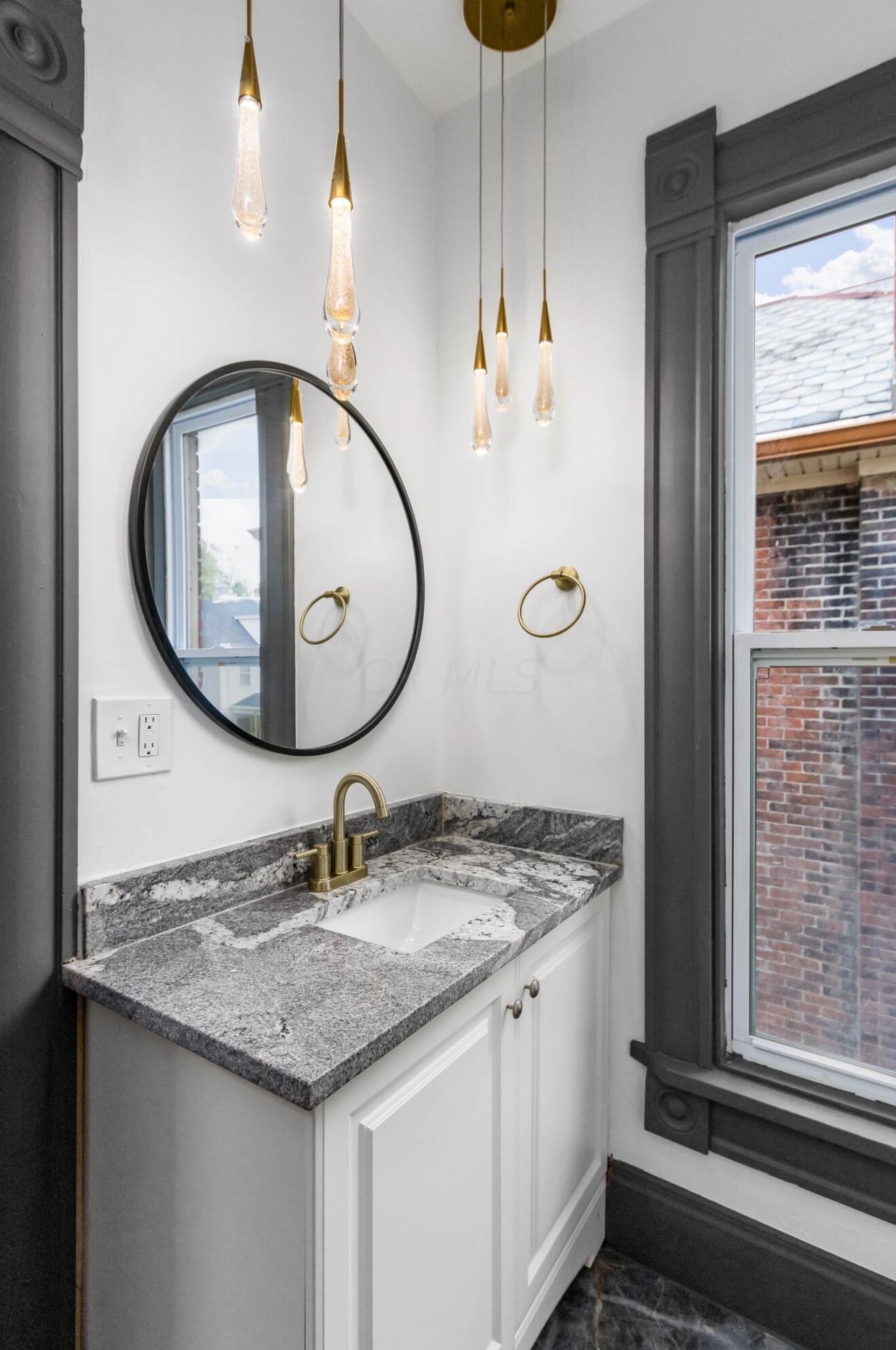 1571 Franklin Ave, Columbus OH 43085-3187 exterior