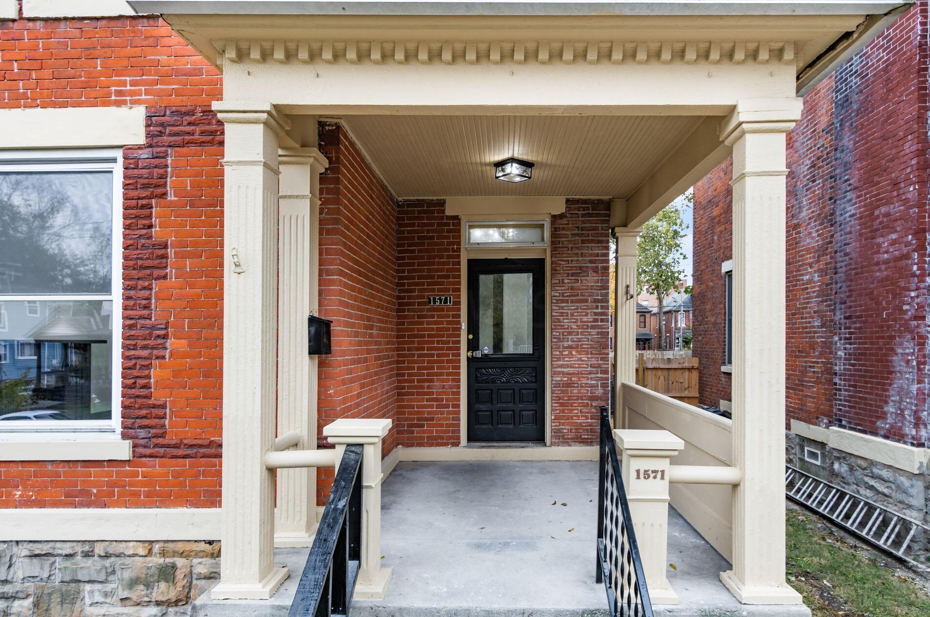 1571 Franklin Ave, Columbus OH 43085-3187 exterior