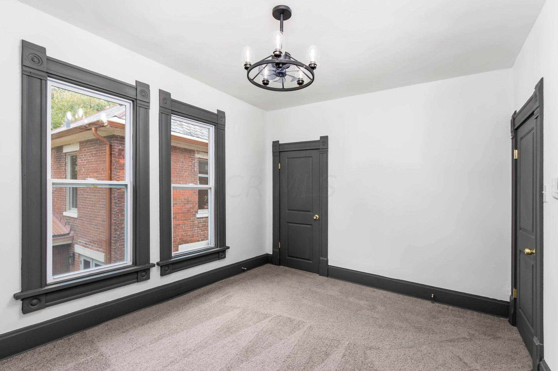 1571 Franklin Ave, Columbus OH 43085-3187 exterior