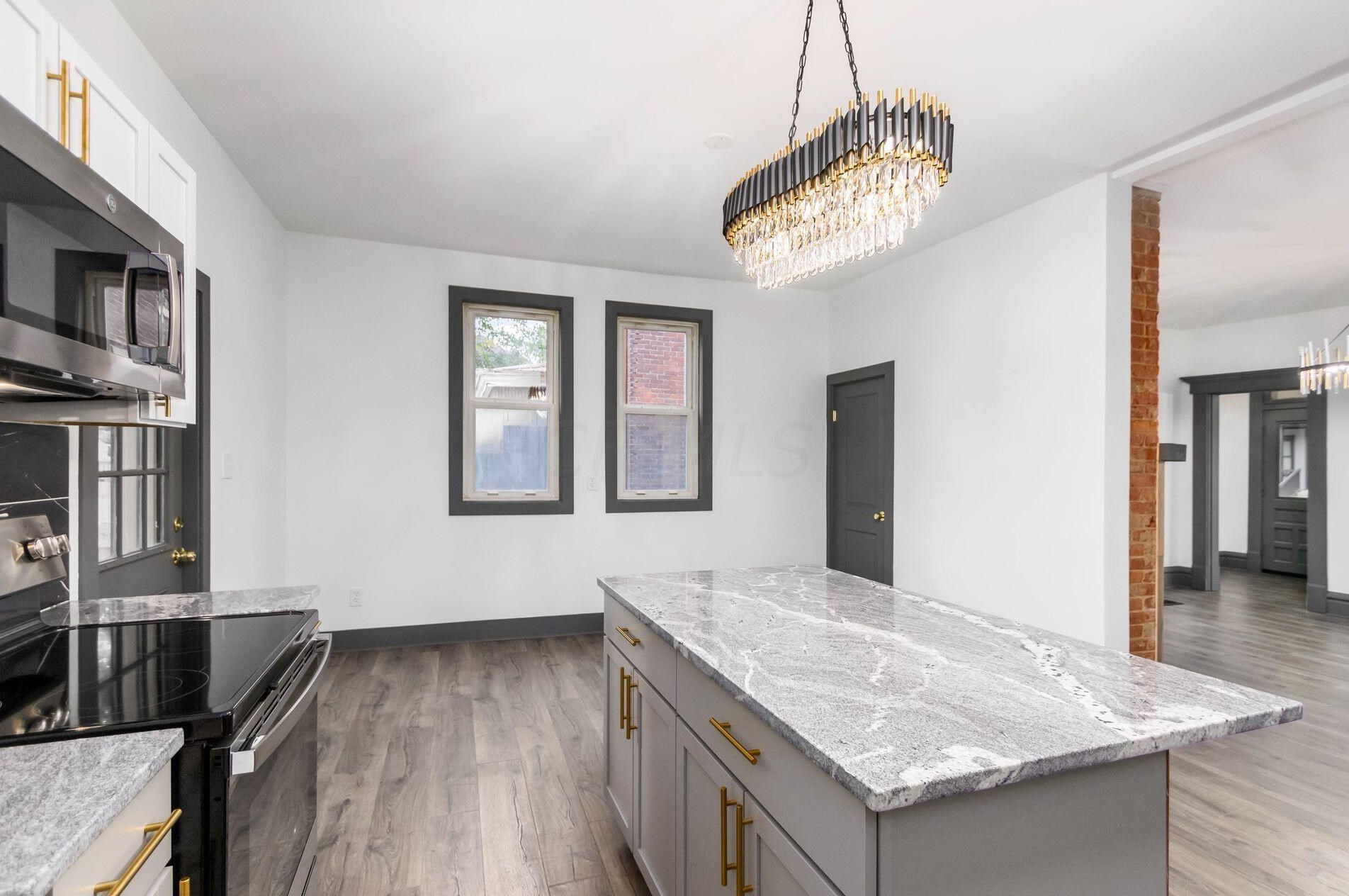 1571 Franklin Ave, Columbus OH 43085-3187 exterior