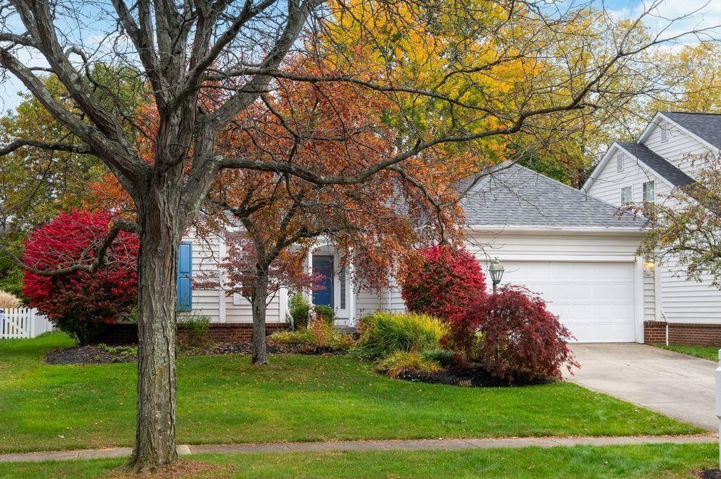 6825 Peachtree Cir, Westerville, OH 43082-8770