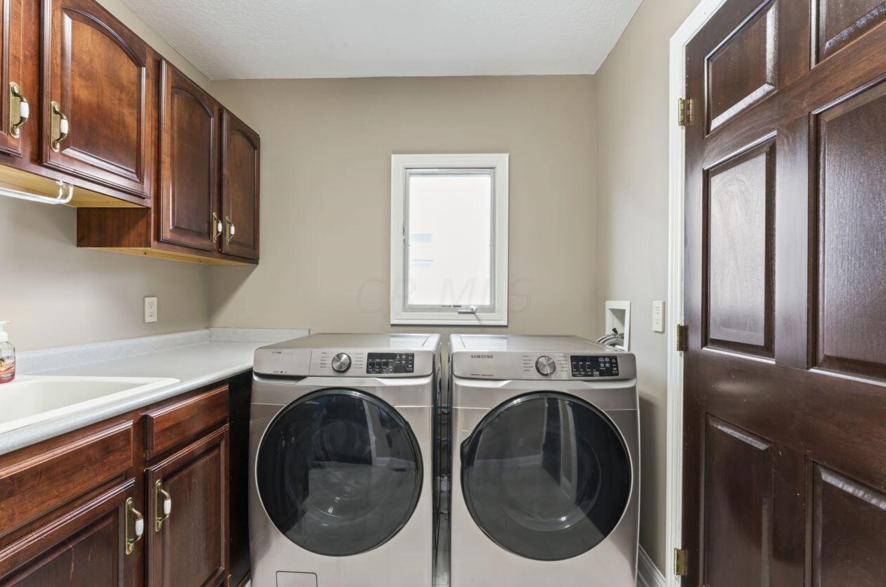 890 Augusta Glen Dr, Columbus OH  43235-5014 exterior