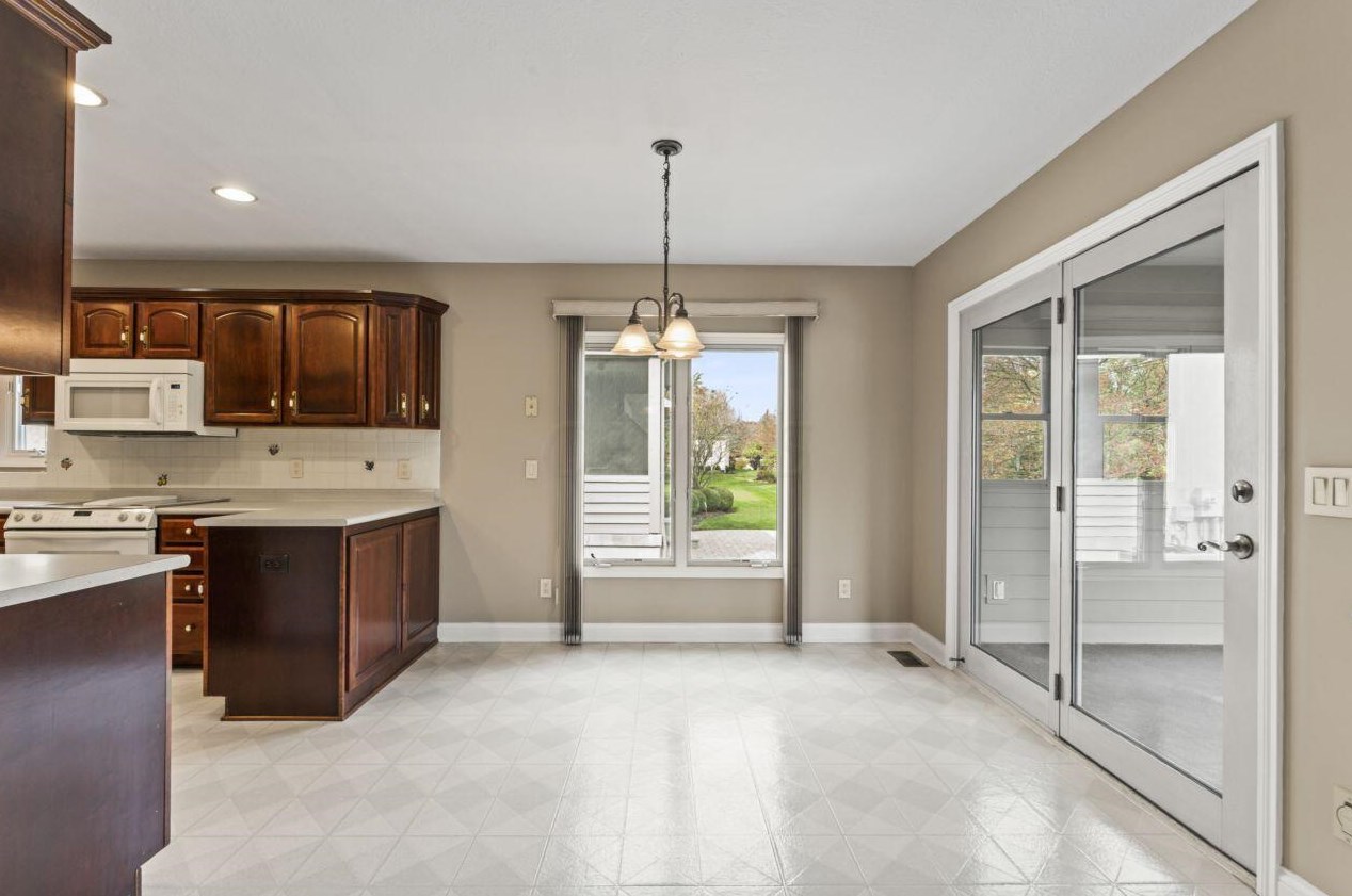 890 Augusta Glen Dr, Columbus OH  43235-5014 exterior