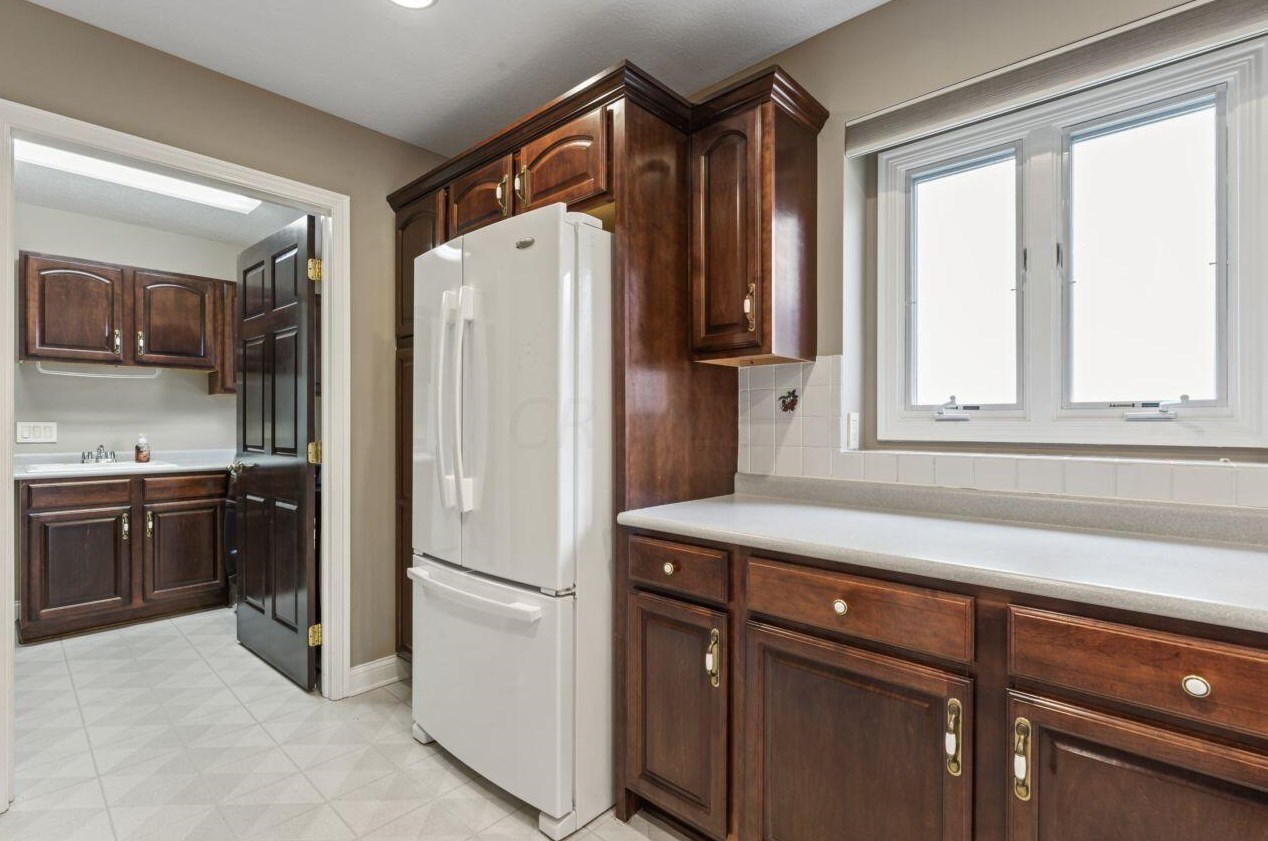 890 Augusta Glen Dr, Columbus OH  43235-5014 exterior