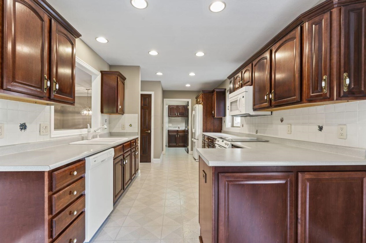 890 Augusta Glen Dr, Columbus OH  43235-5014 exterior