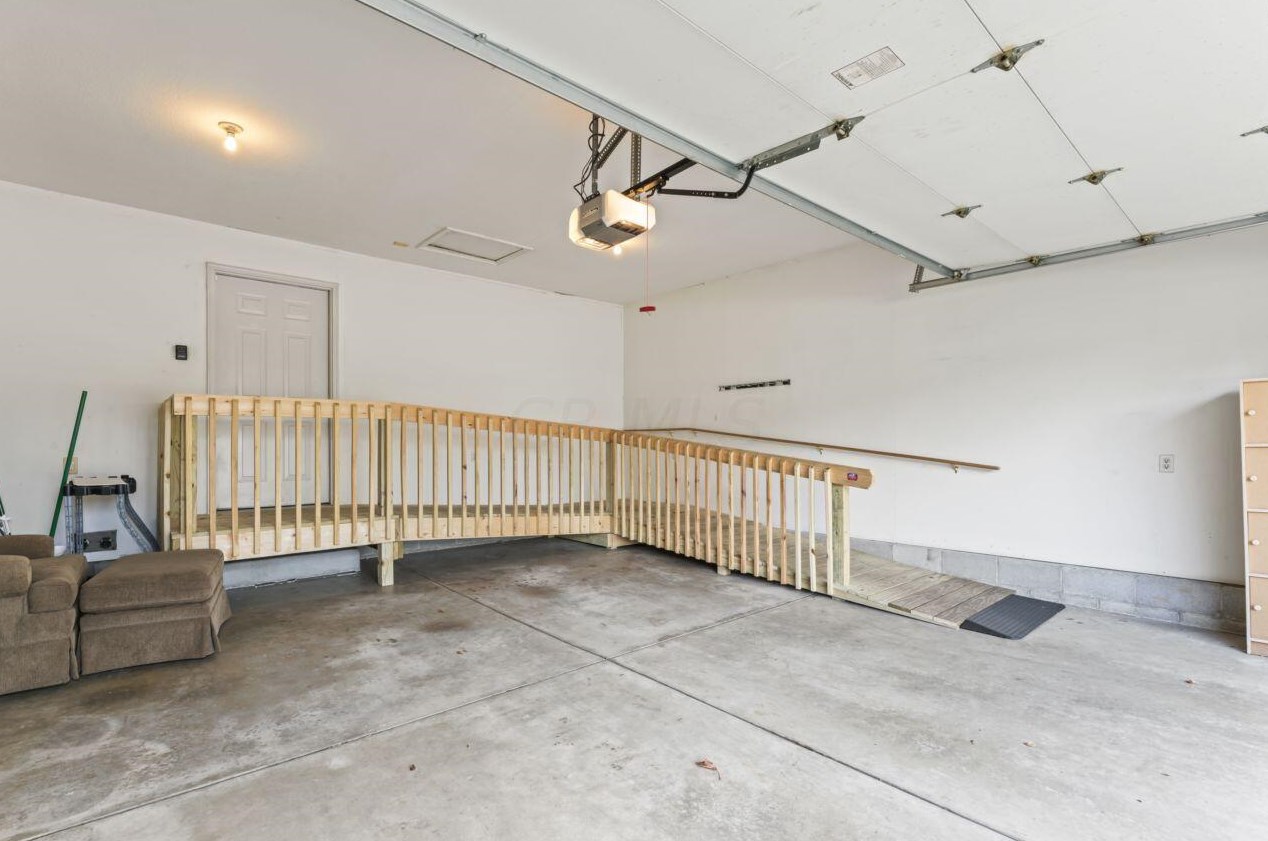 890 Augusta Glen Dr, Columbus OH  43235-5014 exterior