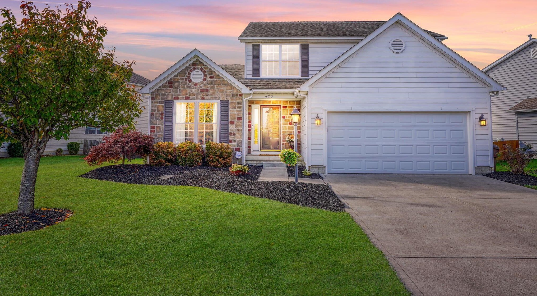 693 Brighton St, Pickerington OH  43147-8009 exterior