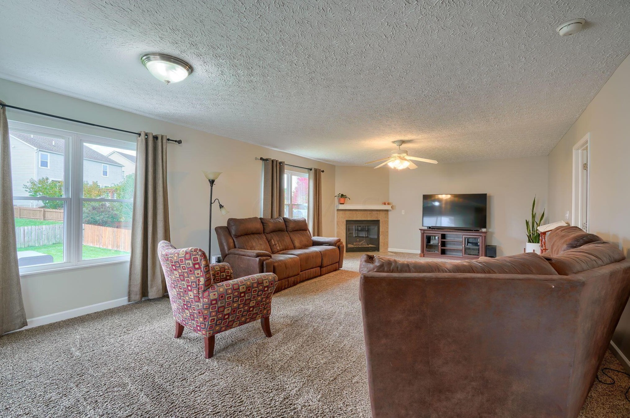 693 Brighton St, Pickerington OH  43147-8009 exterior