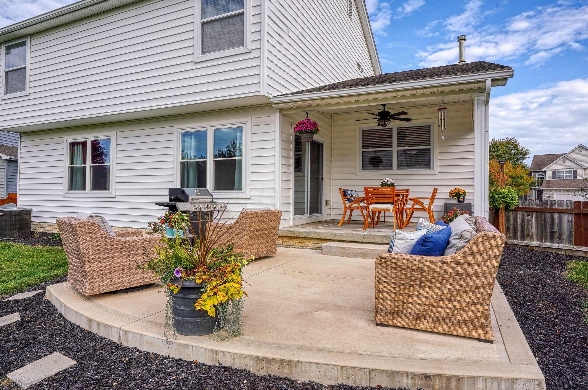 693 Brighton St, Pickerington OH  43147-8009 exterior