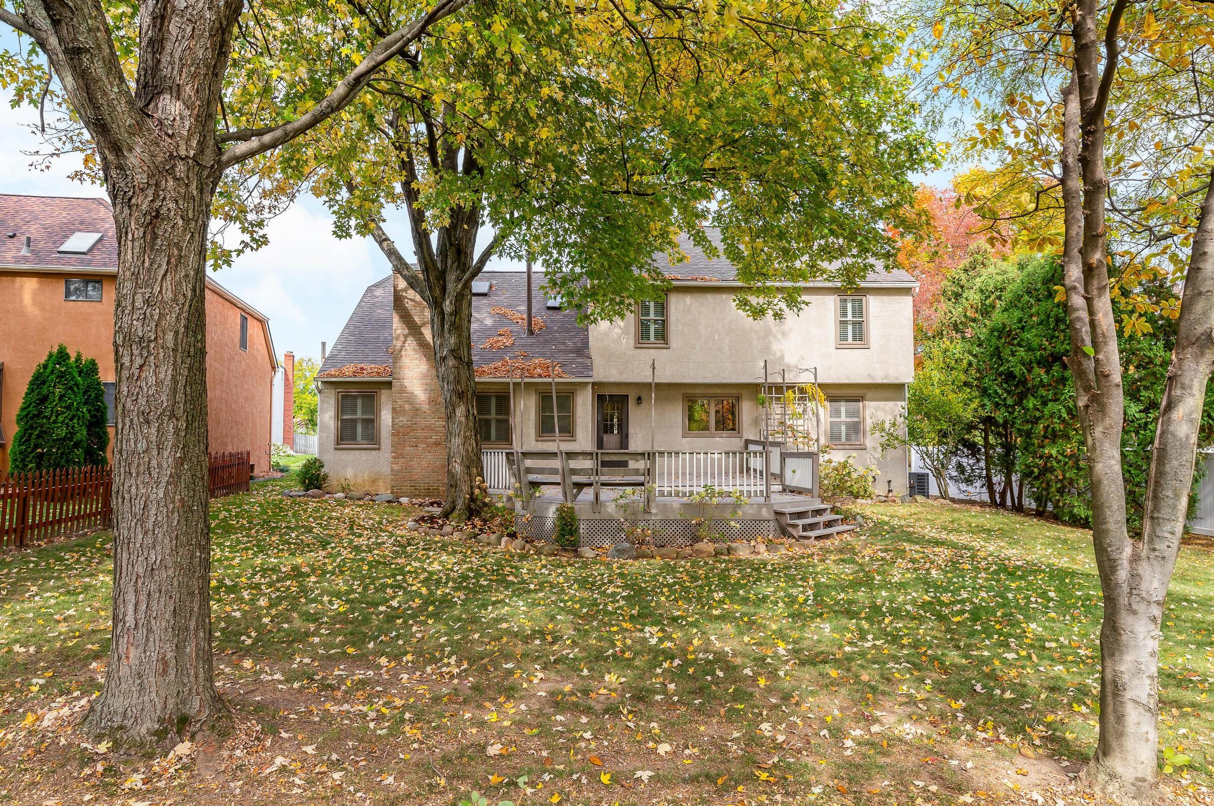 1535 Buckpoint Ln, Sharon Township, OH 43085