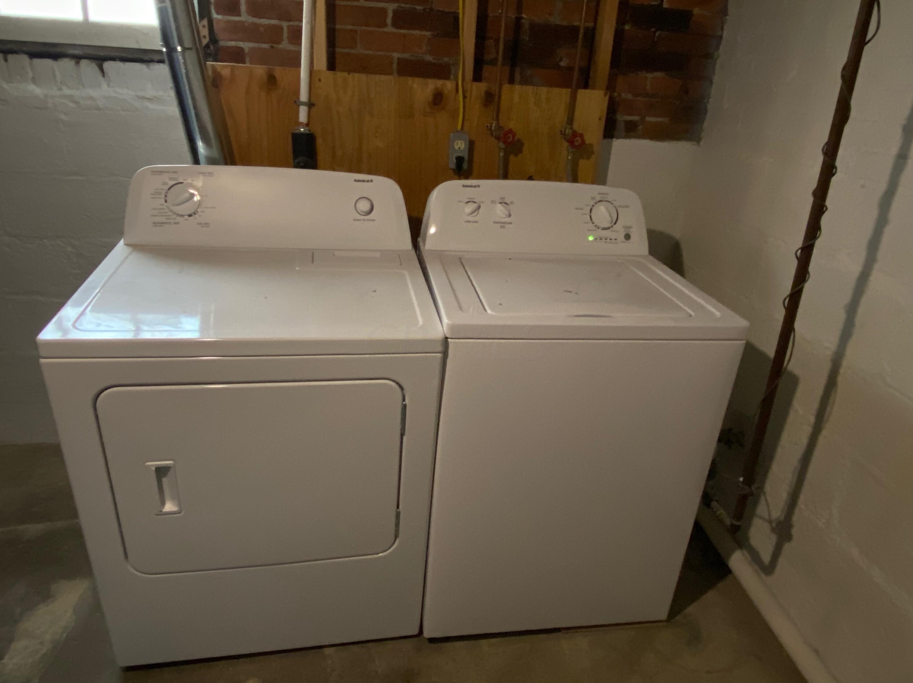 486 Vermont Pl, Columbus OH 43201-3130 exterior