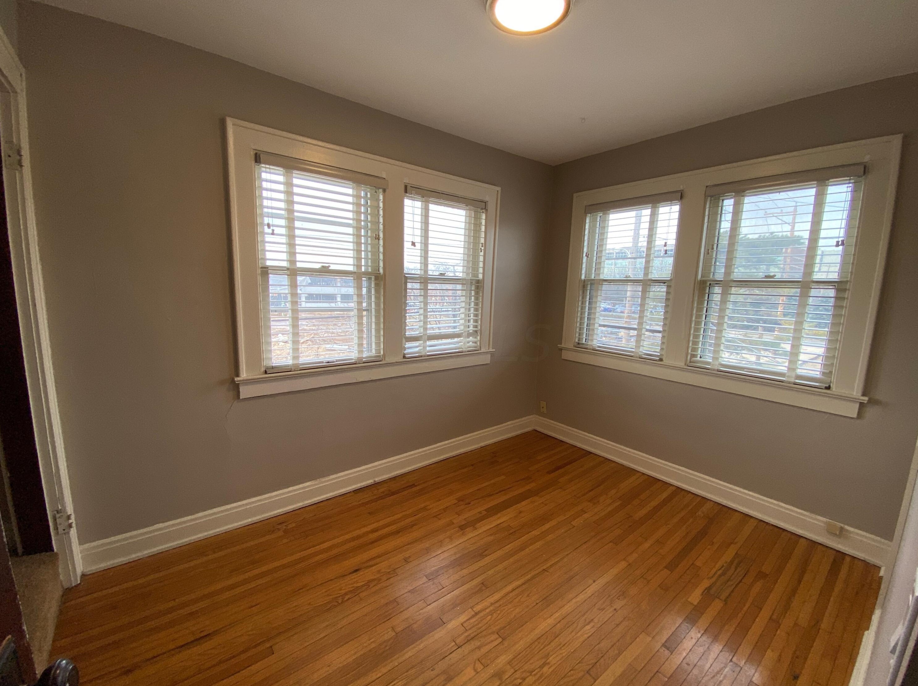 486 Vermont Pl, Columbus OH 43201-3130 exterior