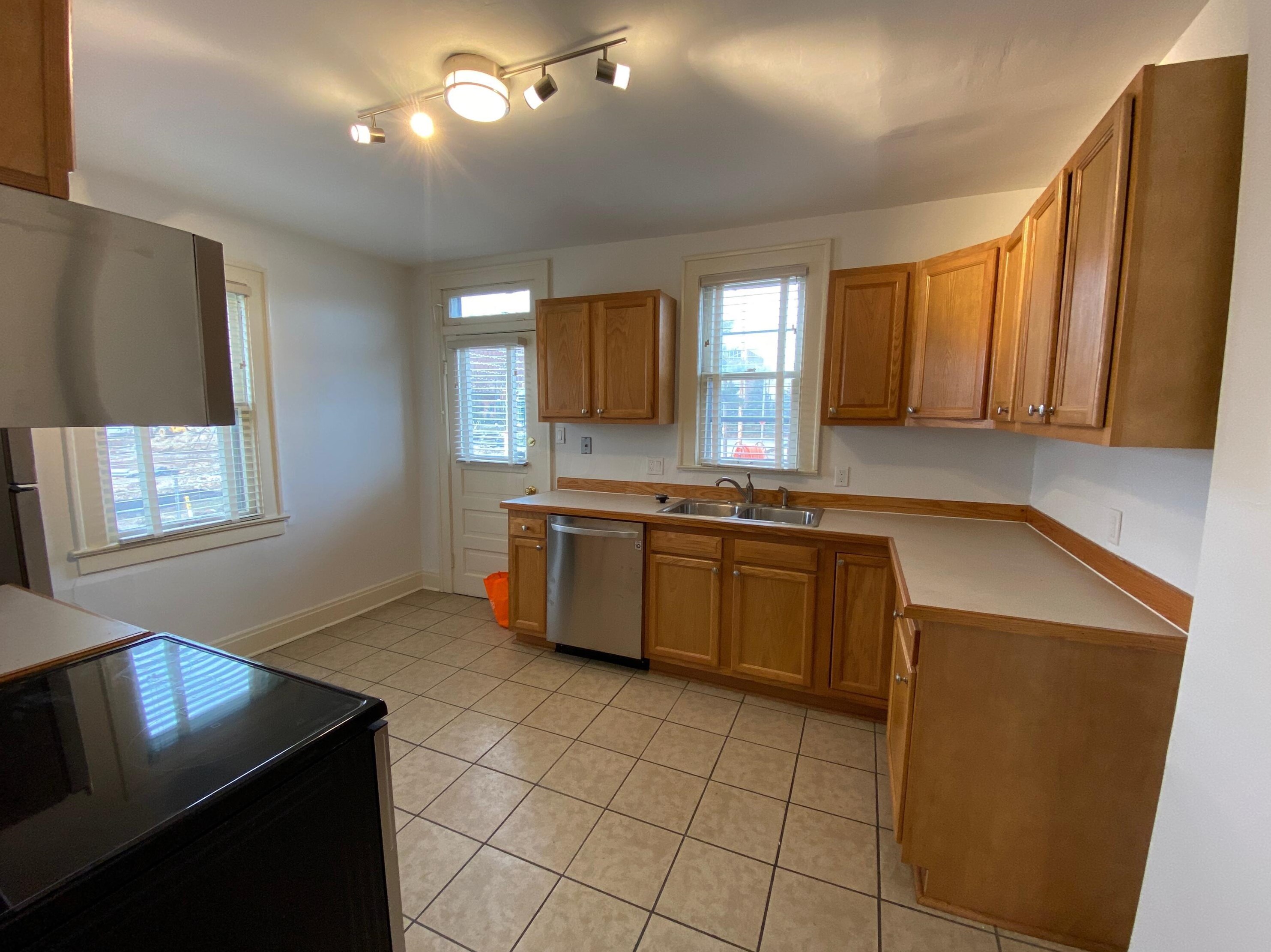 486 Vermont Pl, Columbus, OH 43201-3131