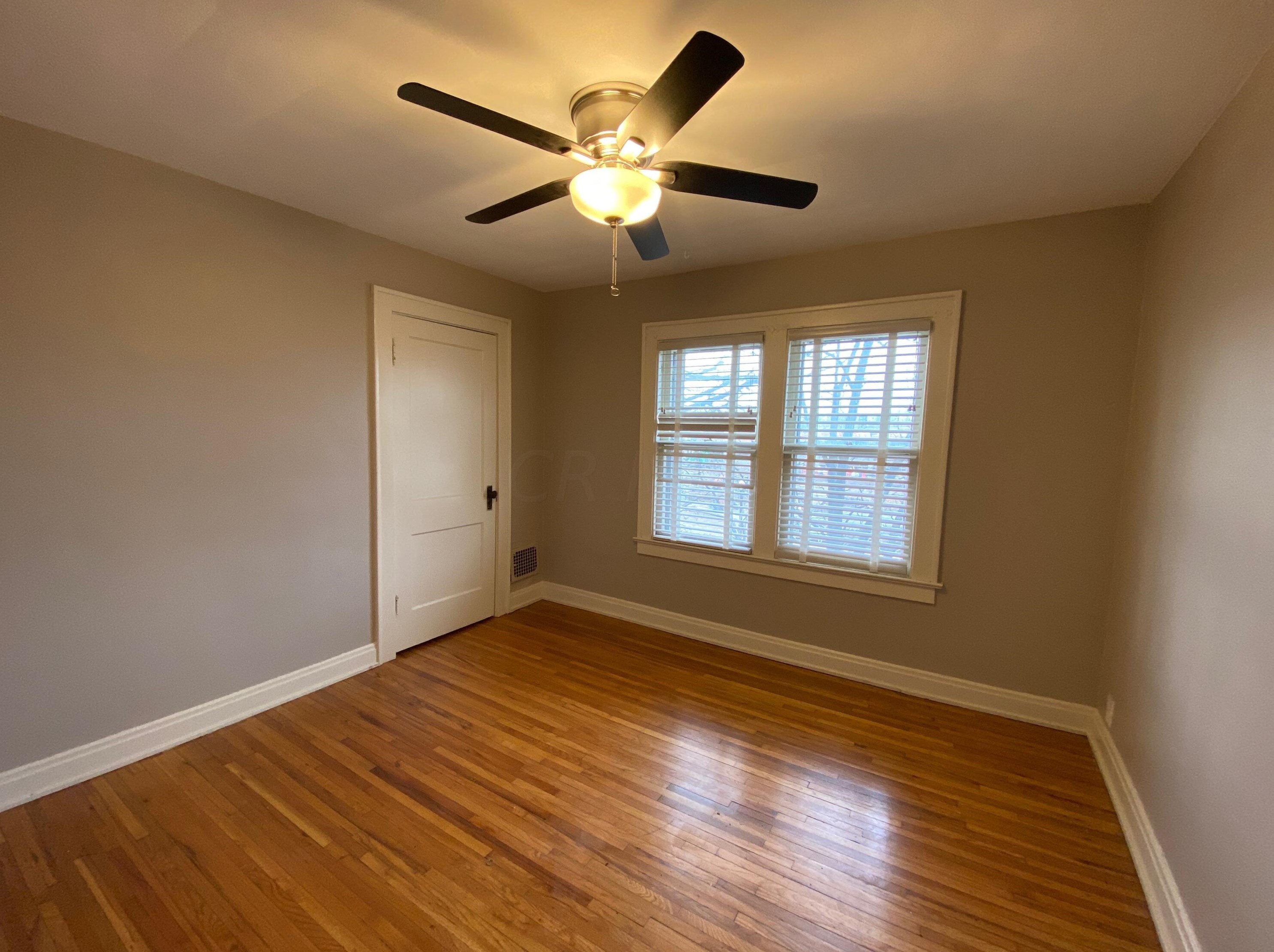 486 Vermont Pl, Columbus OH 43201-3130 exterior