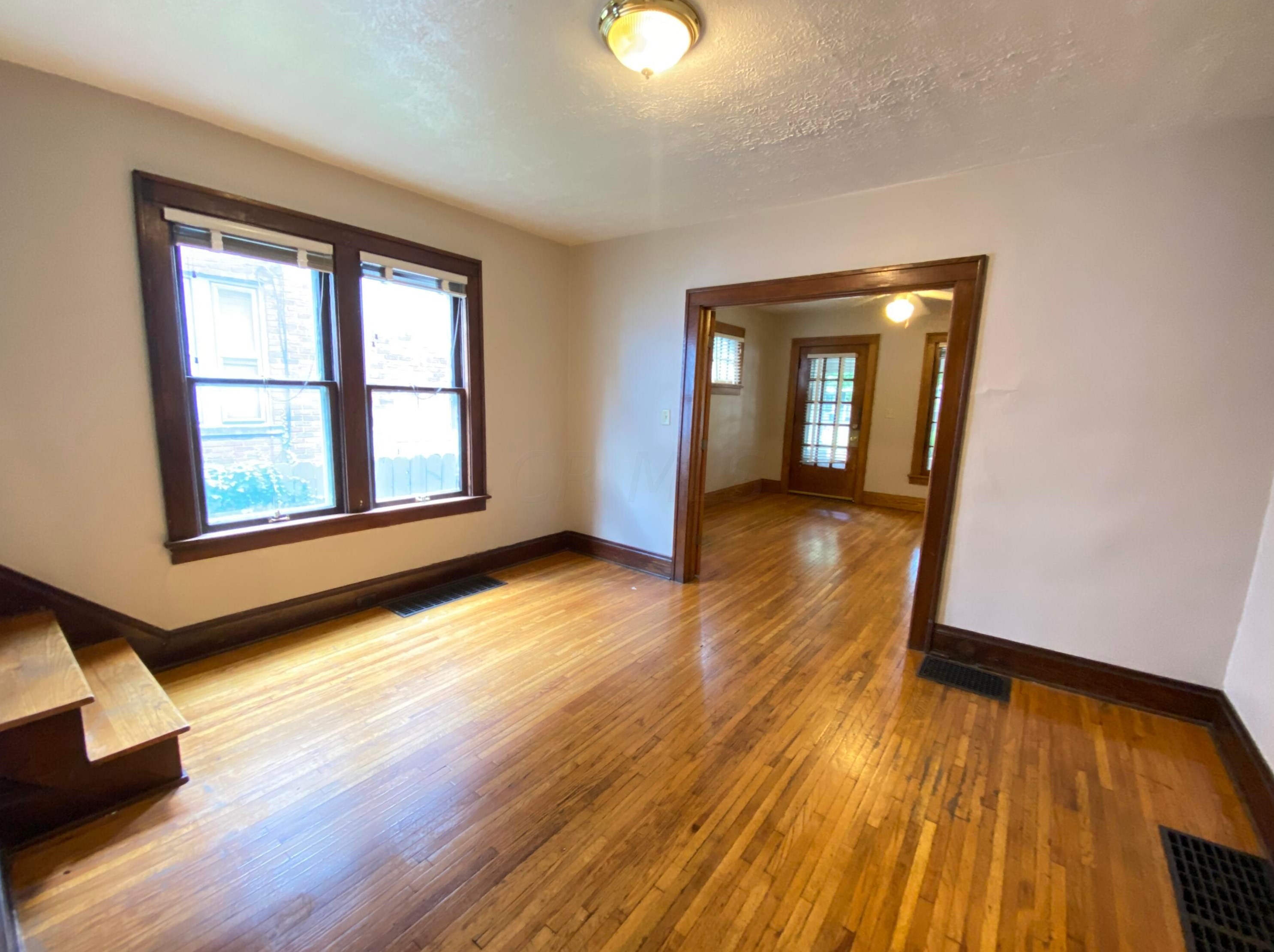 486 Vermont Pl, Columbus OH 43201-3130 exterior