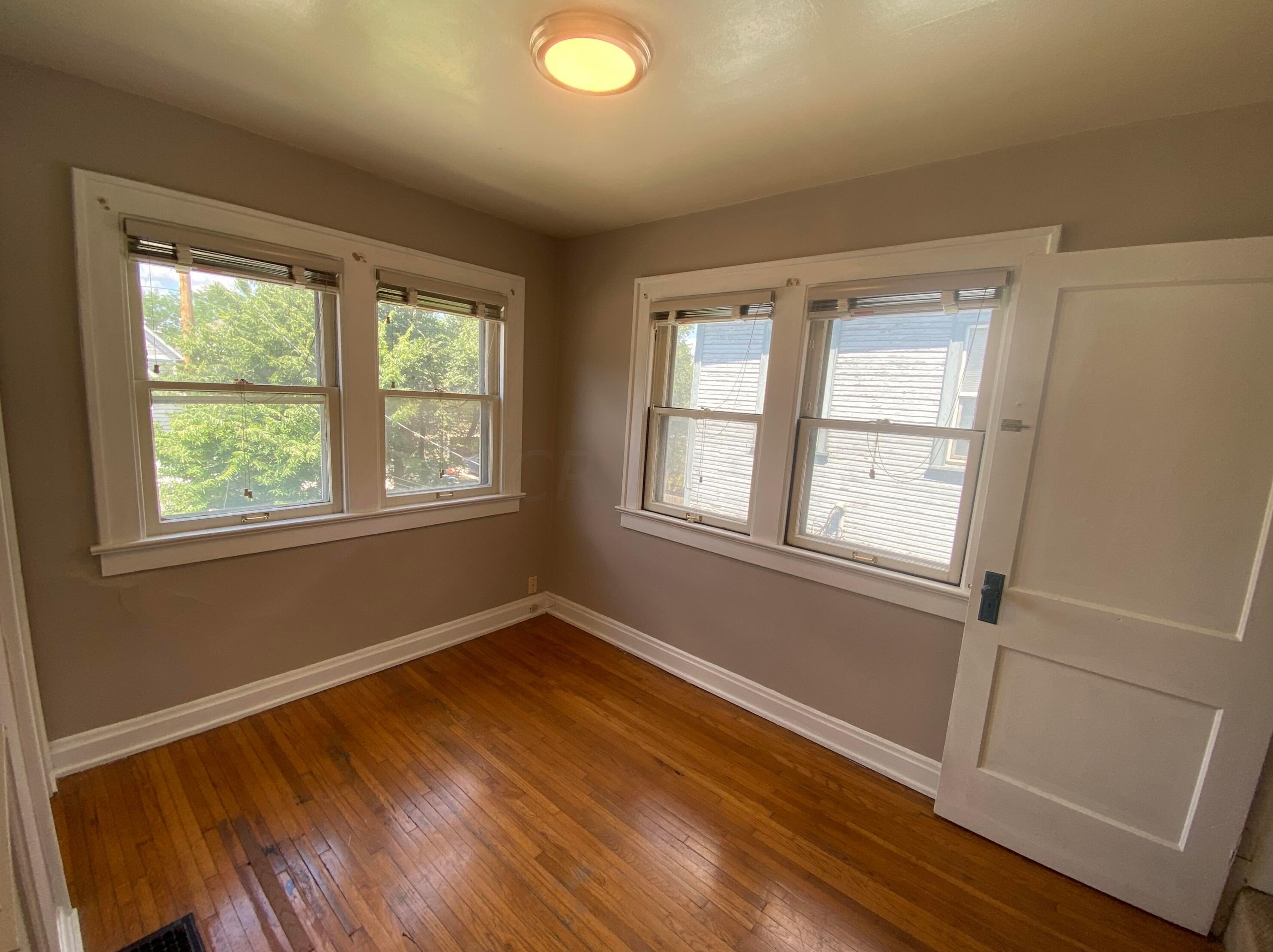 486 Vermont Pl, Columbus OH 43201-3130 exterior