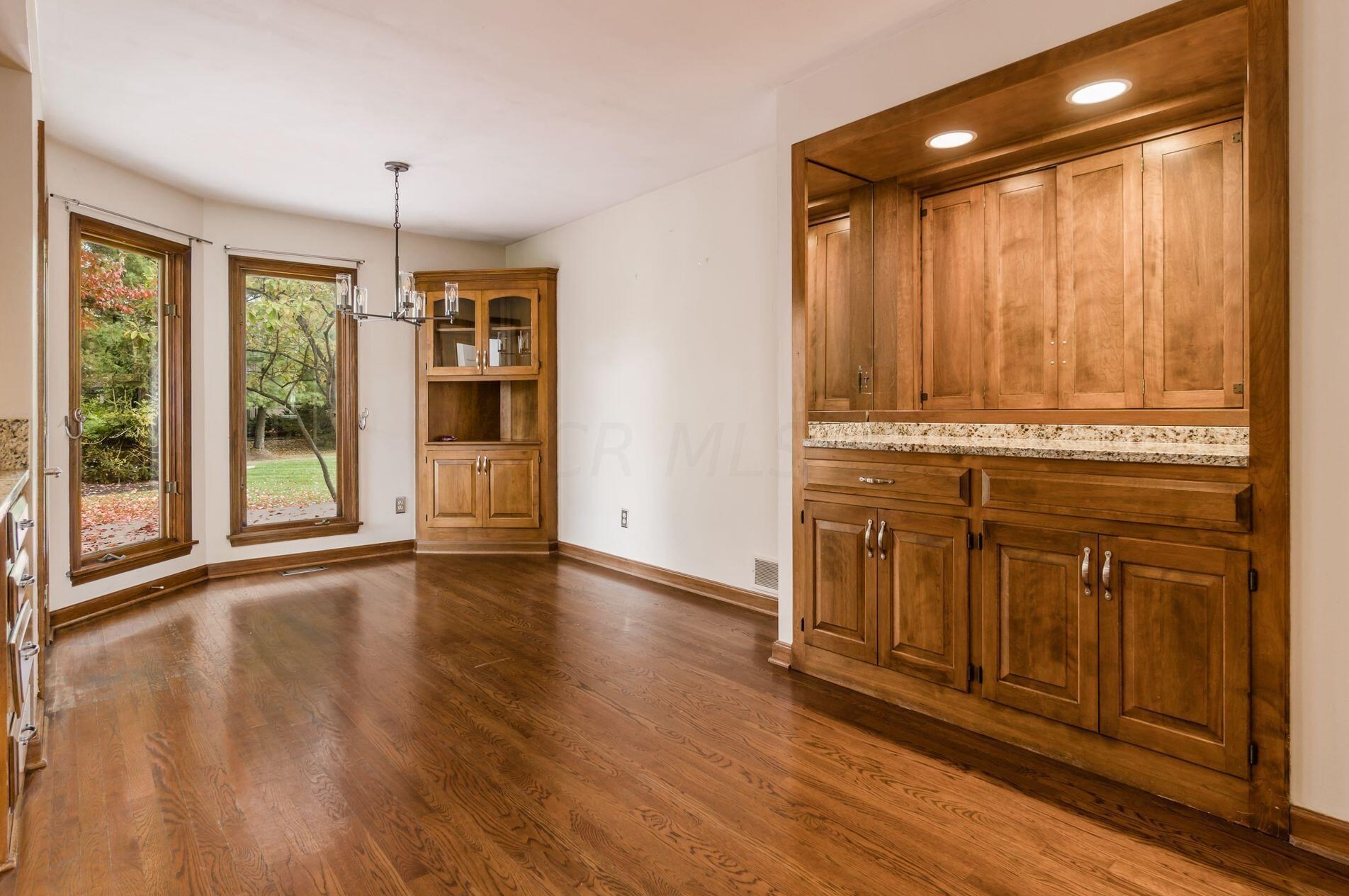 6168 Abbotsford Dr, Dublin OH  43017-8674 exterior