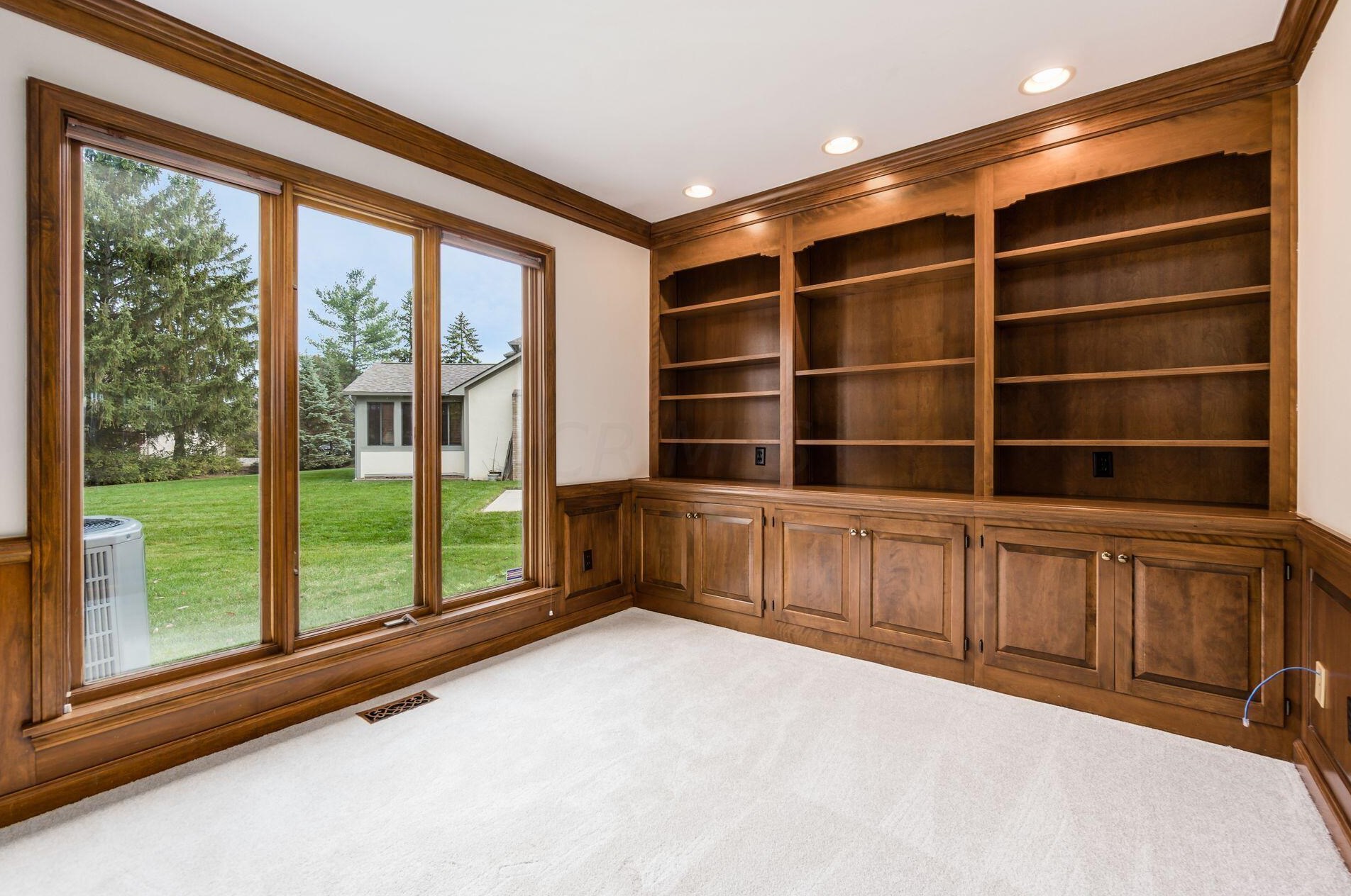 6168 Abbotsford Dr, Dublin OH  43017-8674 exterior