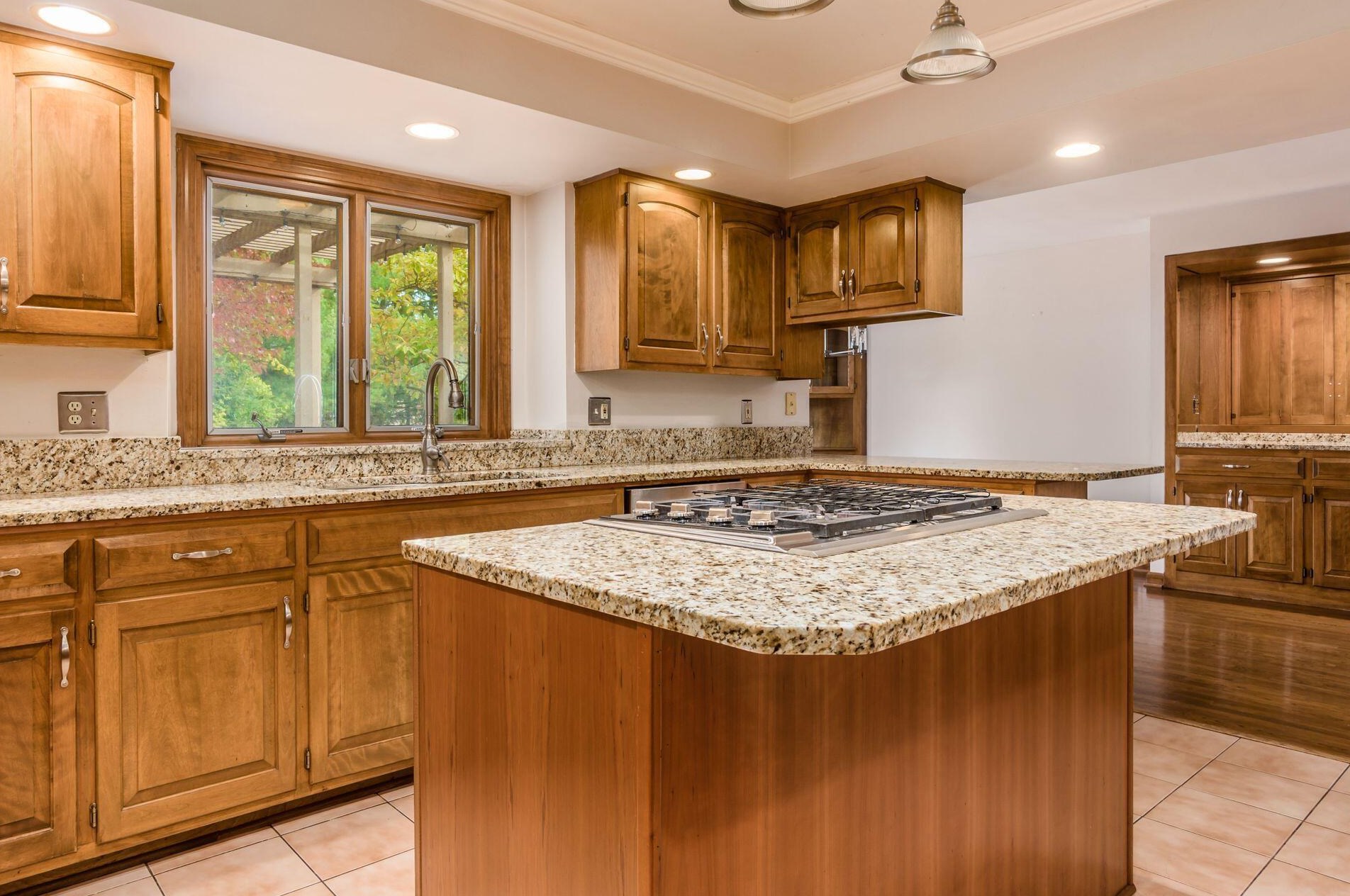 6168 Abbotsford Dr, Dublin OH  43017-8674 exterior