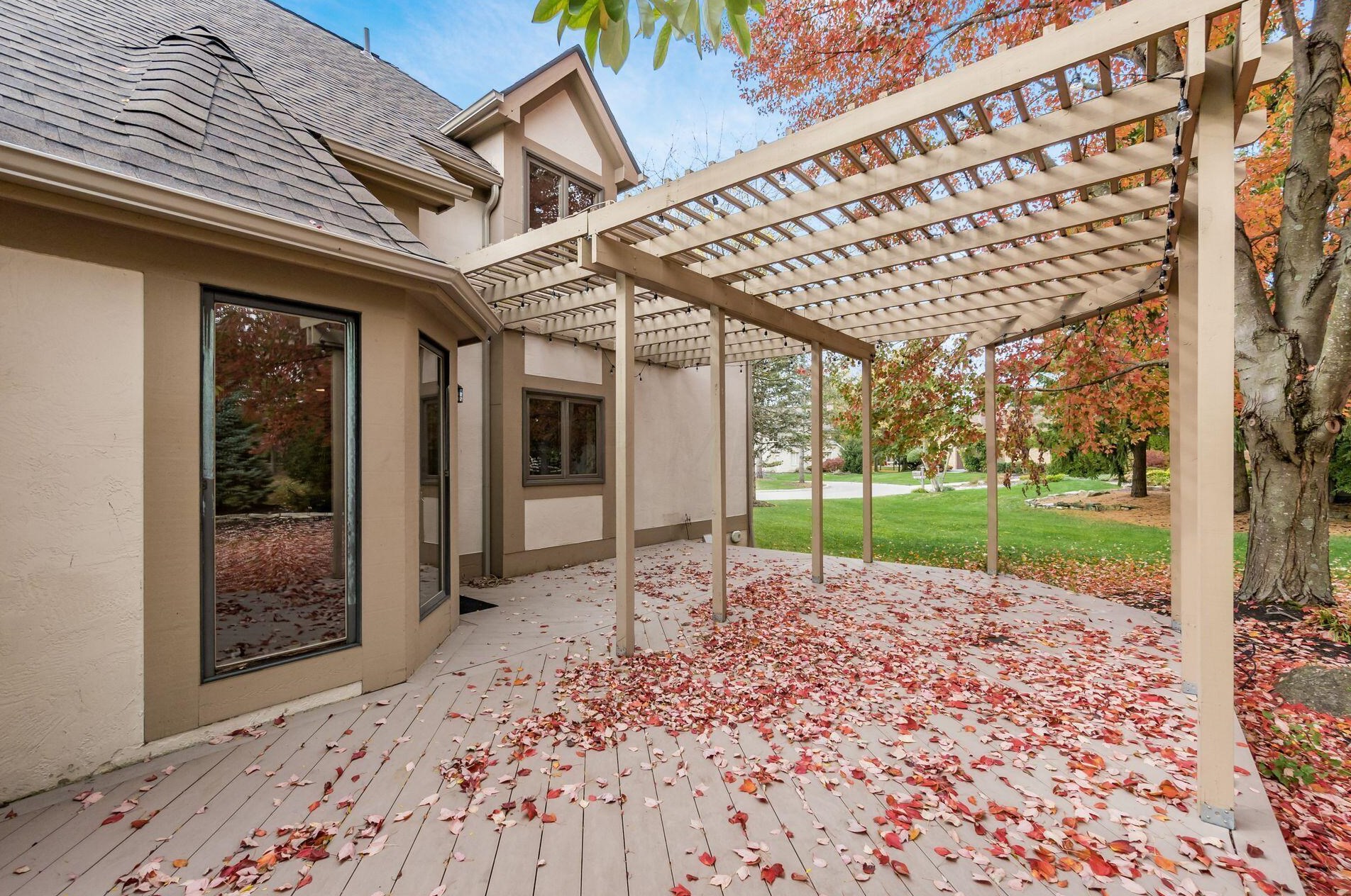 6168 Abbotsford Dr, Dublin OH  43017-8674 exterior