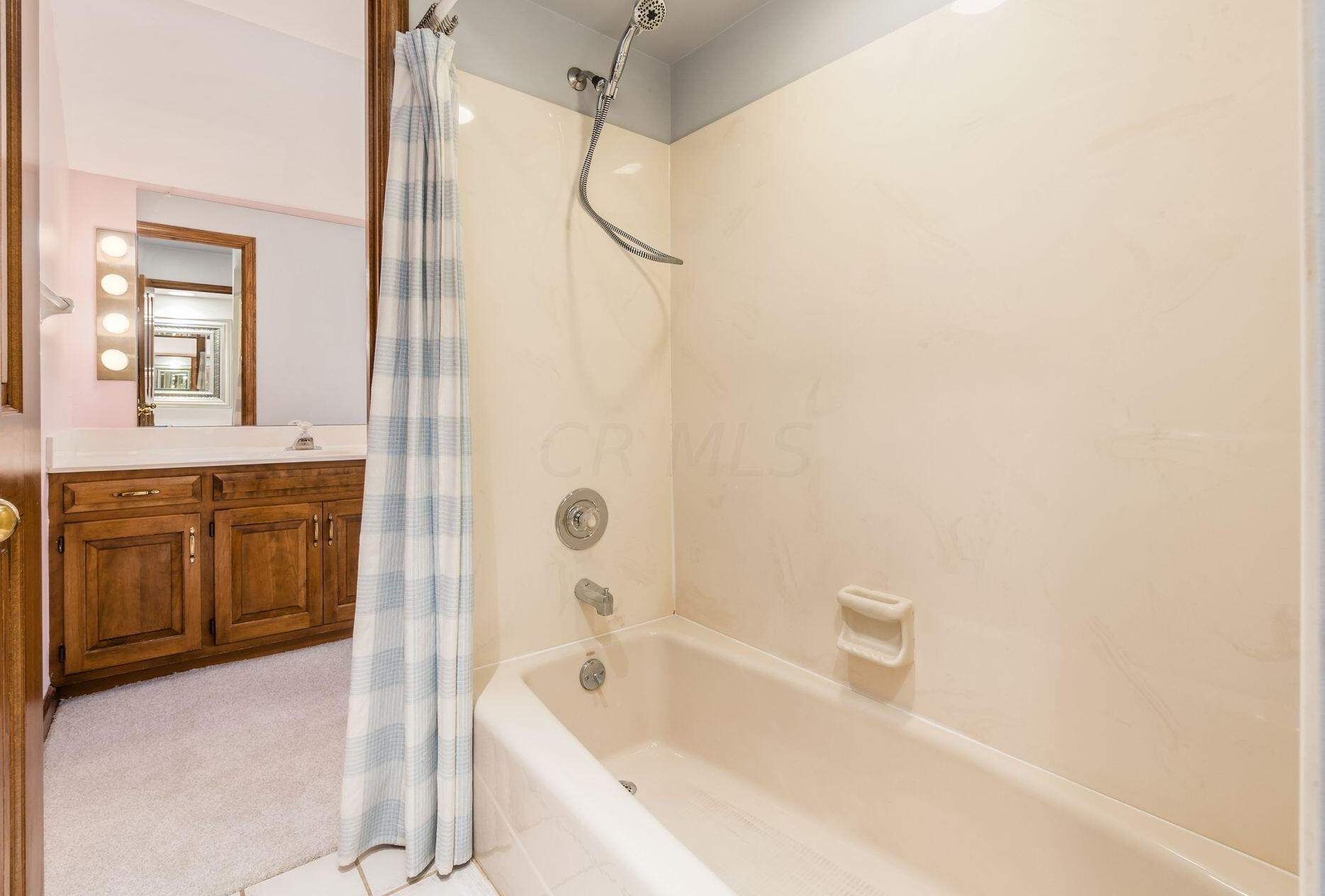 6168 Abbotsford Dr, Dublin OH  43017-8674 exterior