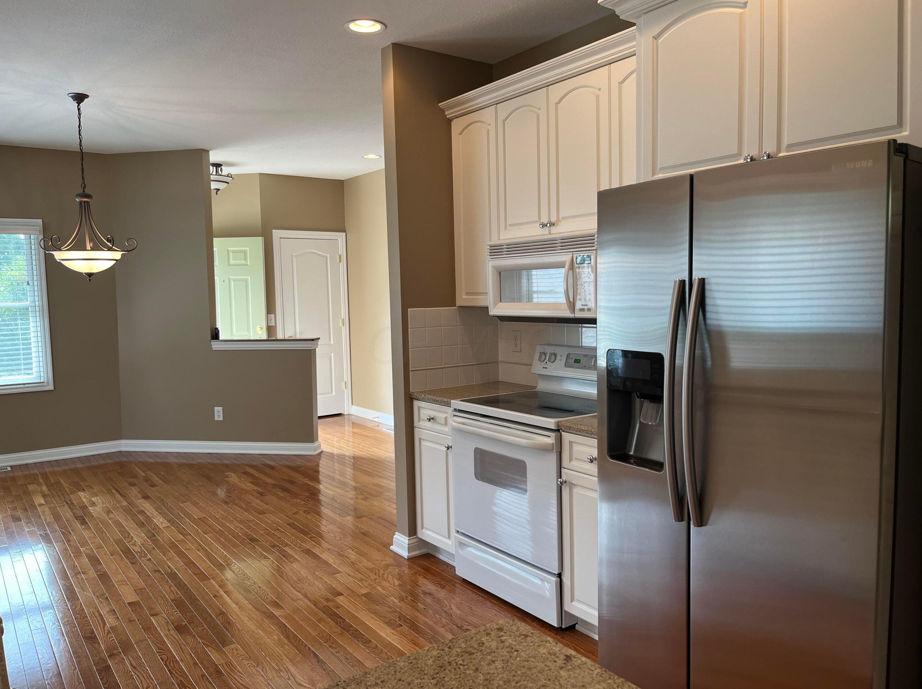 6038 Mcnaughten Grove Ln, Columbus, OH 43213-5103