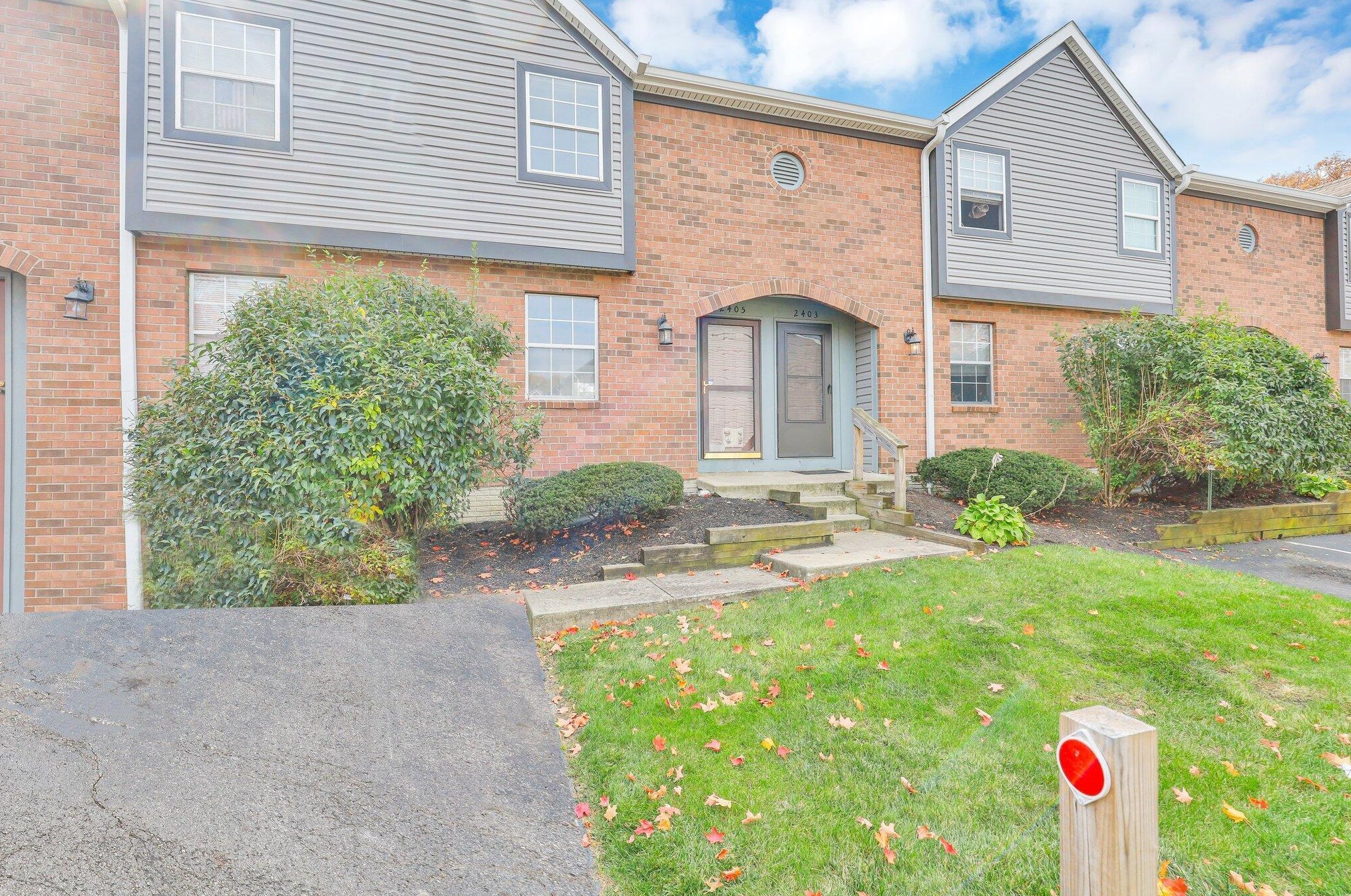 2405 Hannaway Ln, Columbus, OH 43229-6881