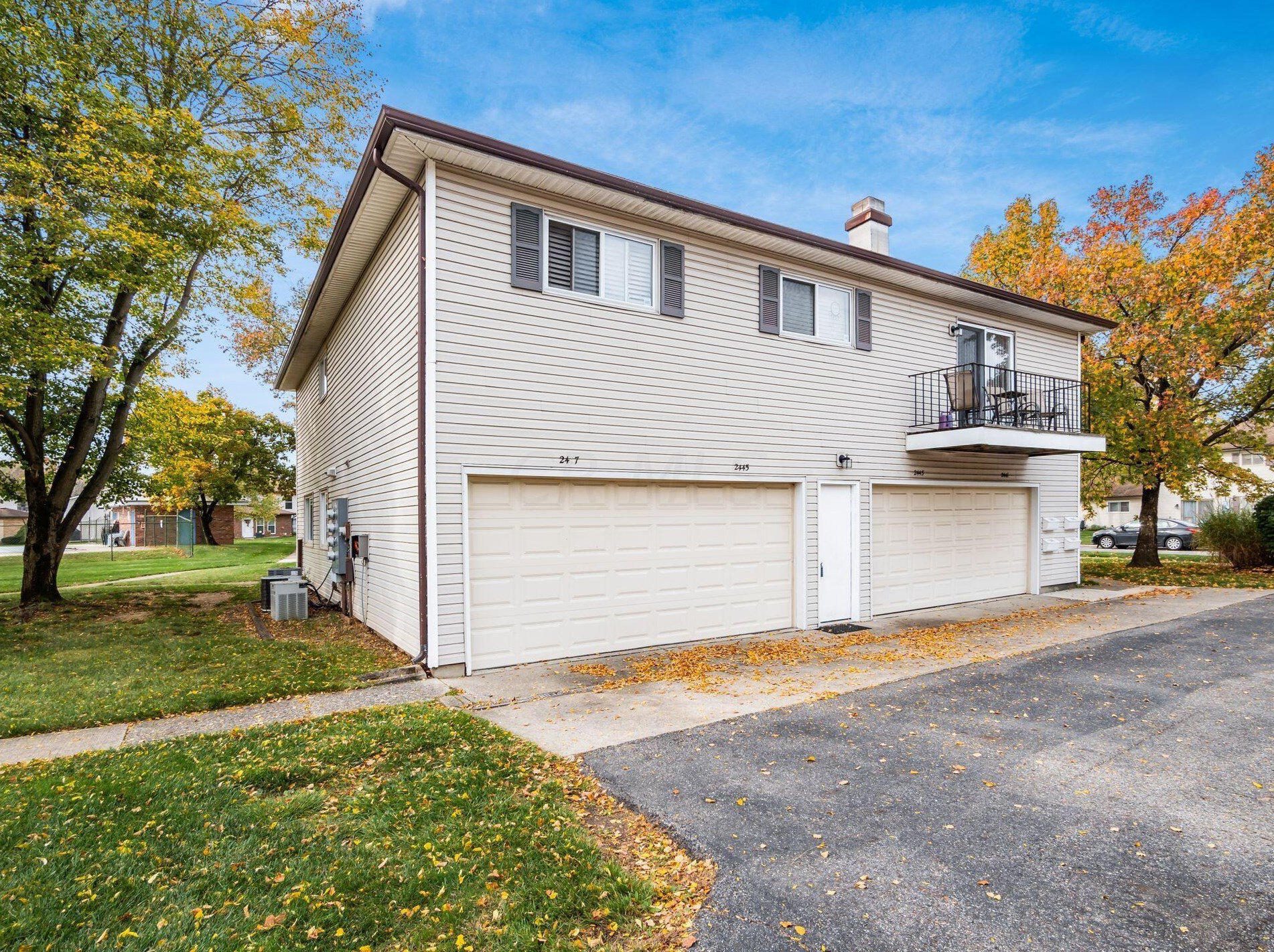 2447 Natchez Dr, Columbus, OH 43209-3305