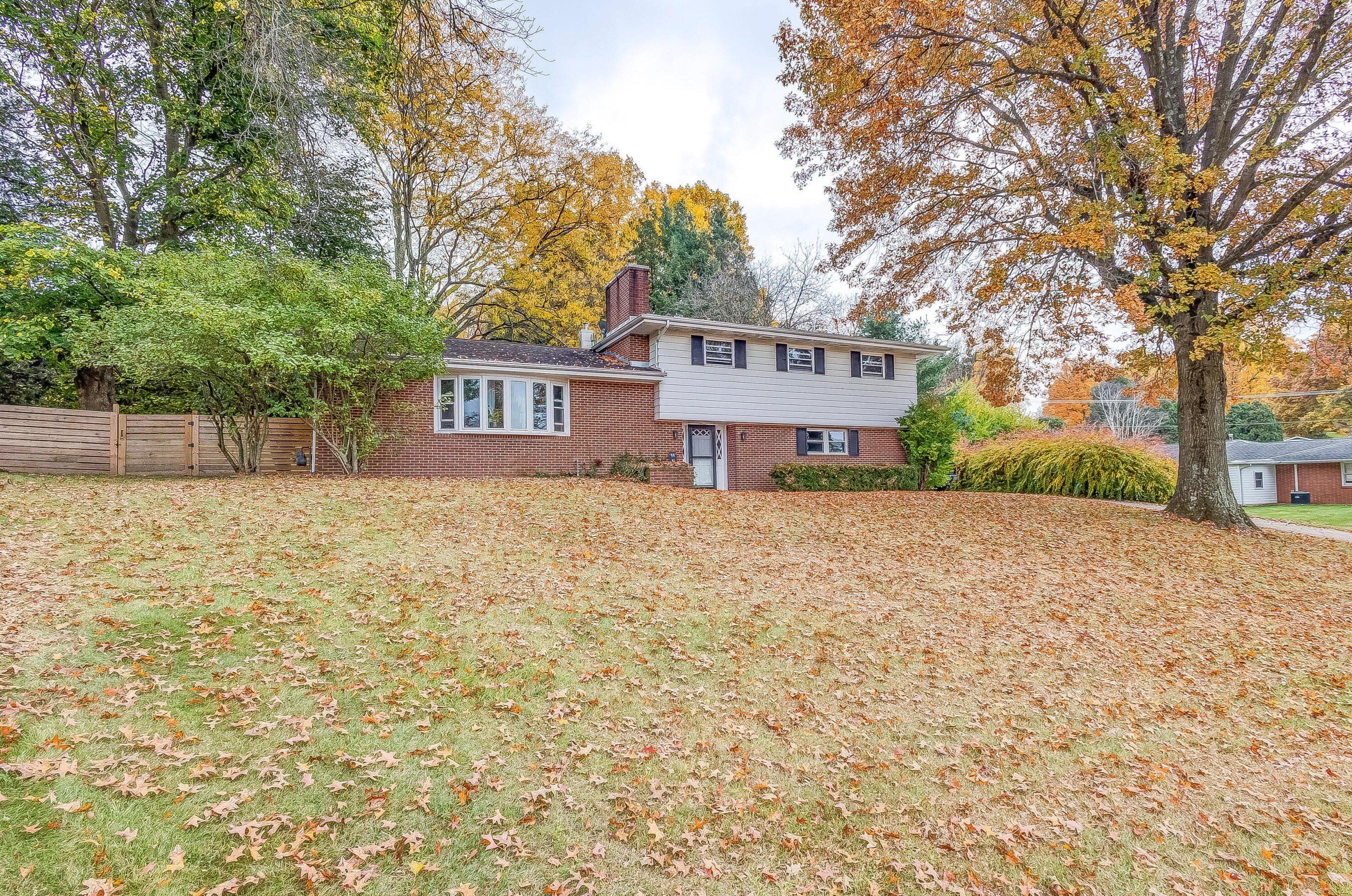 302 Teryl Dr, Mount Vernon, OH 43050