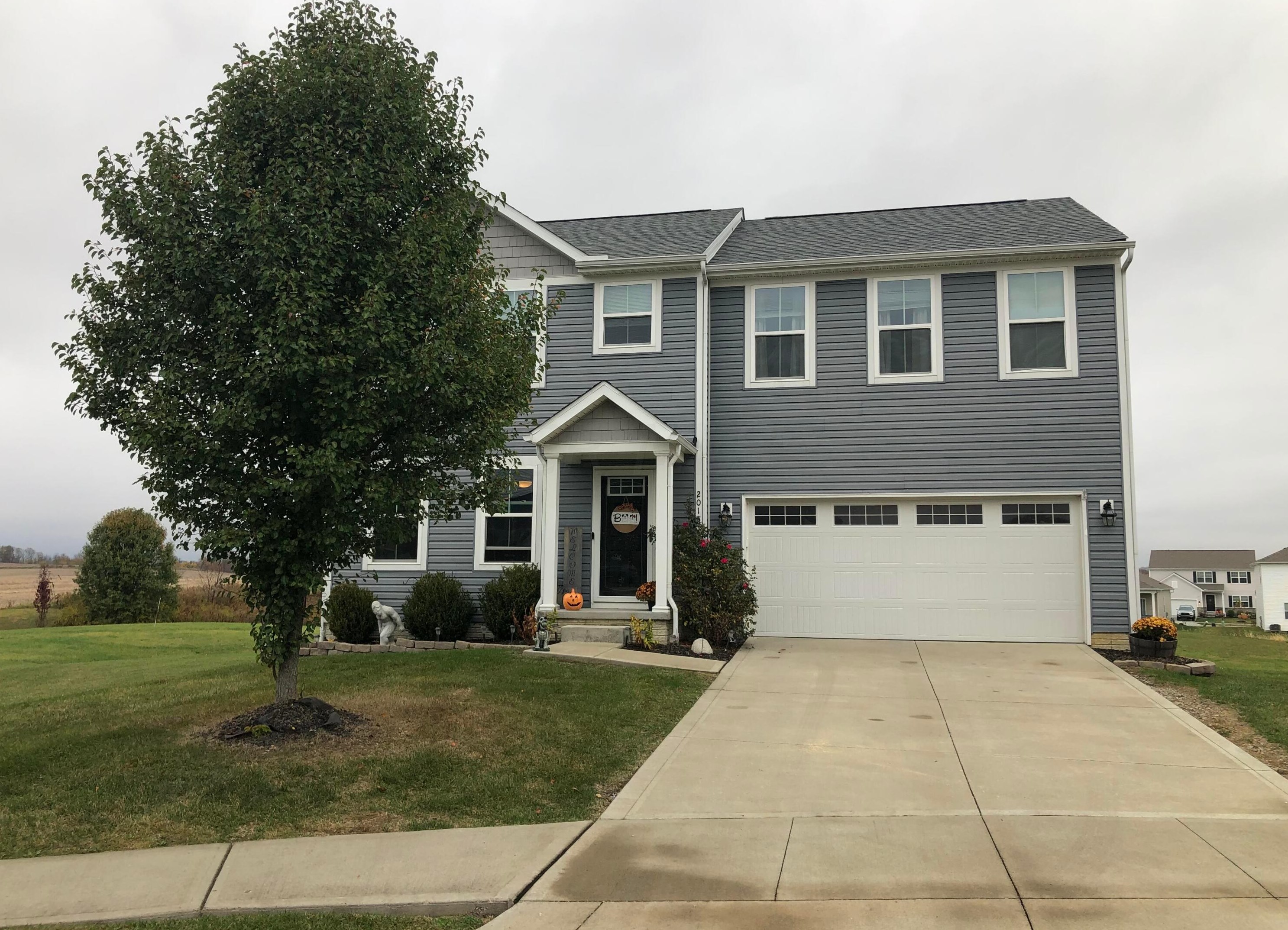 2015 Sun Ridge St, Lancaster OH  43130-1241 exterior