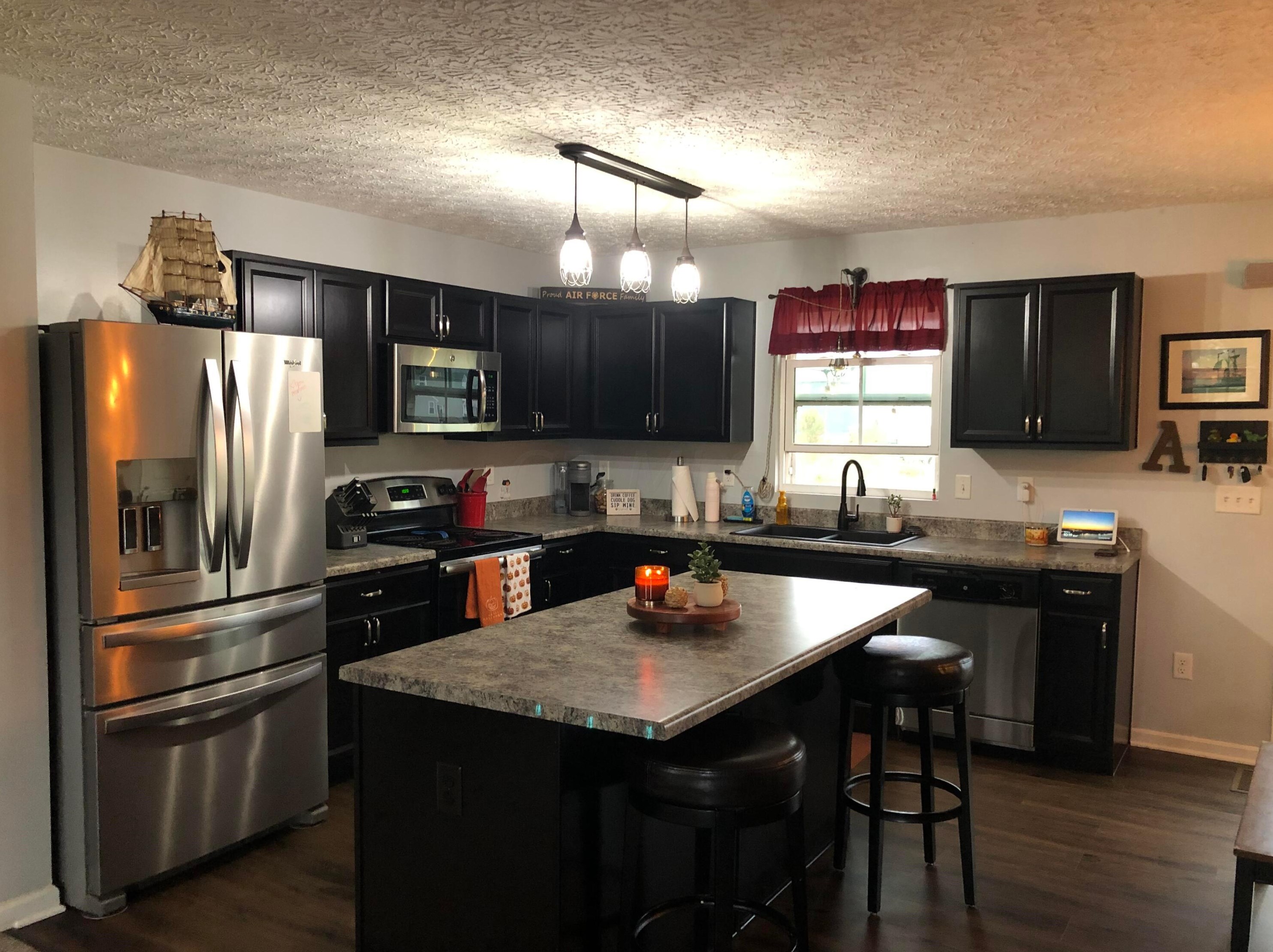 2015 Sun Ridge St, Lancaster OH  43130-1241 exterior