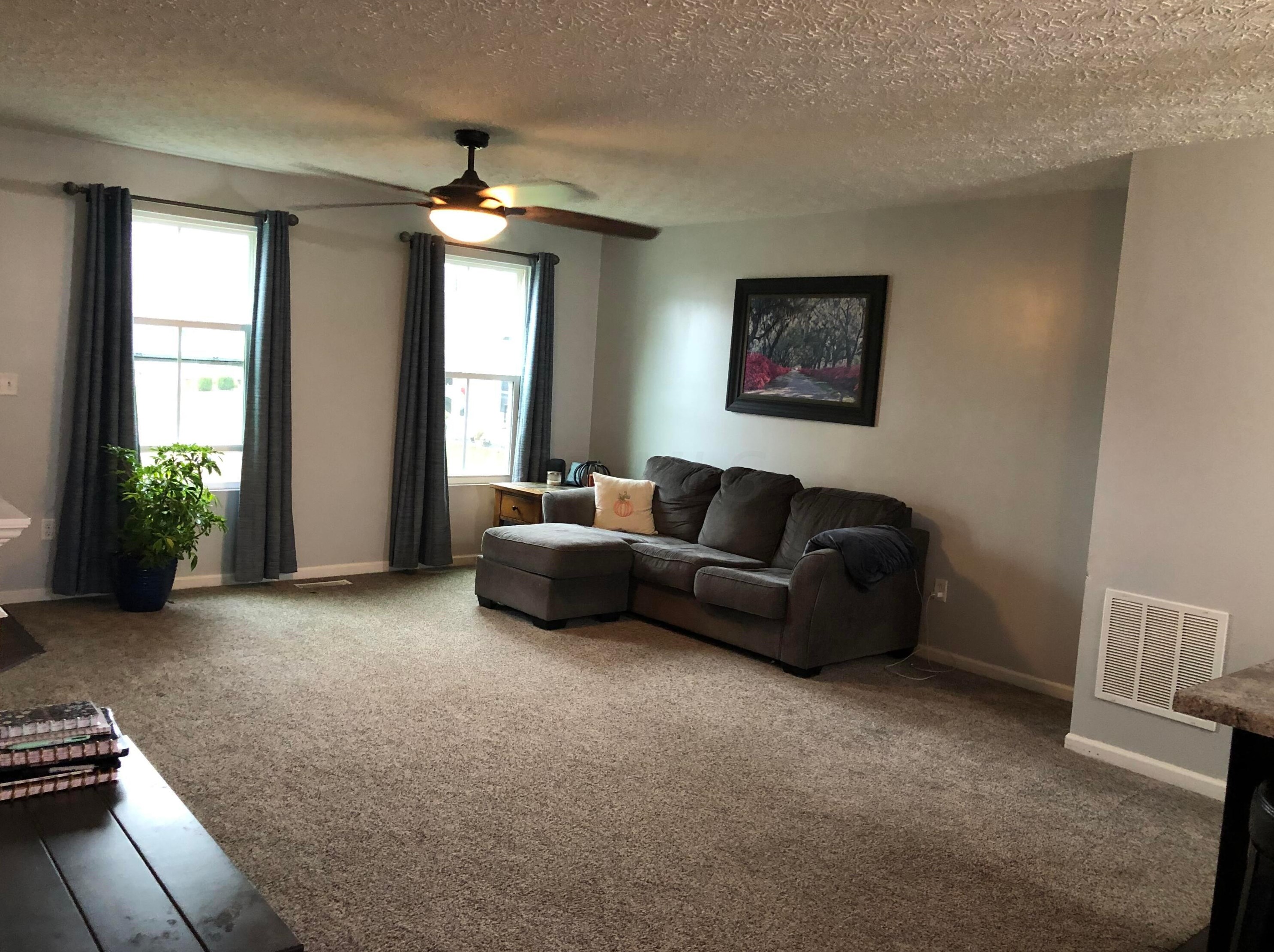 2015 Sun Ridge St, Lancaster OH  43130-1241 exterior