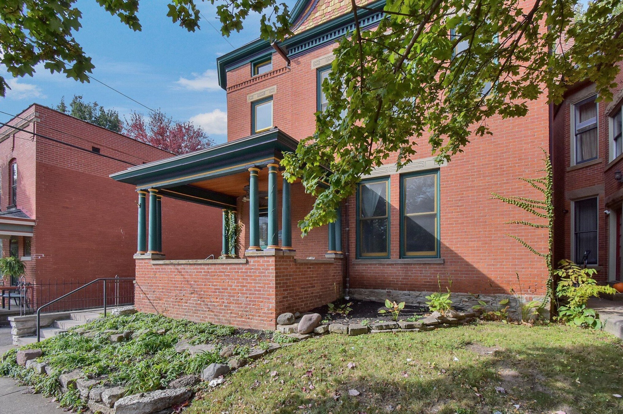 925 Dennison Ave, Columbus OH  43201-3400 exterior