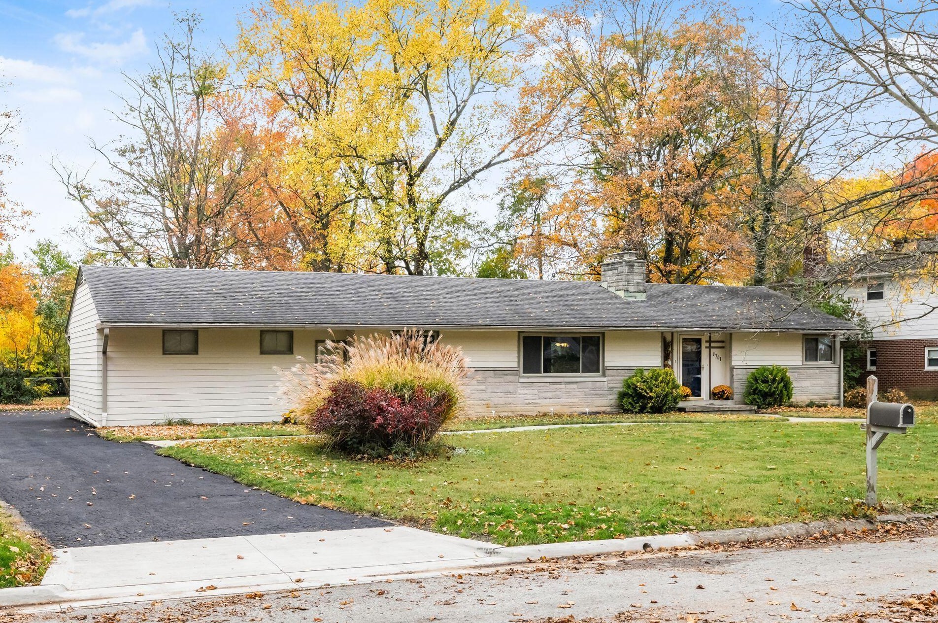 1701 Marshlyn Ct, Columbus, OH 43220-3178