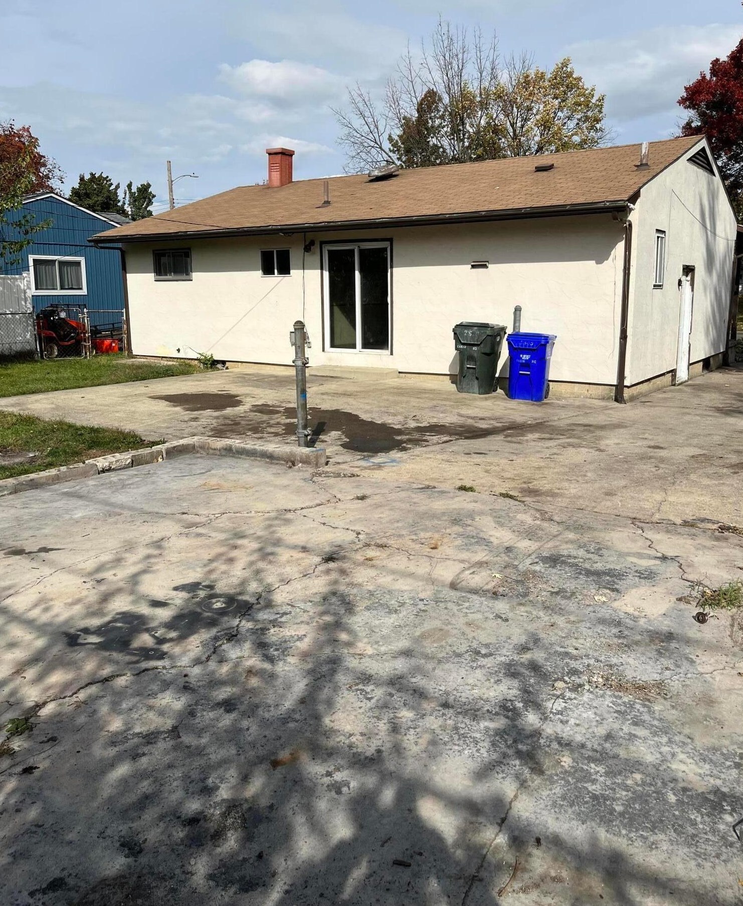 2543 Eakin Rd, Columbus OH 43204-1001 exterior