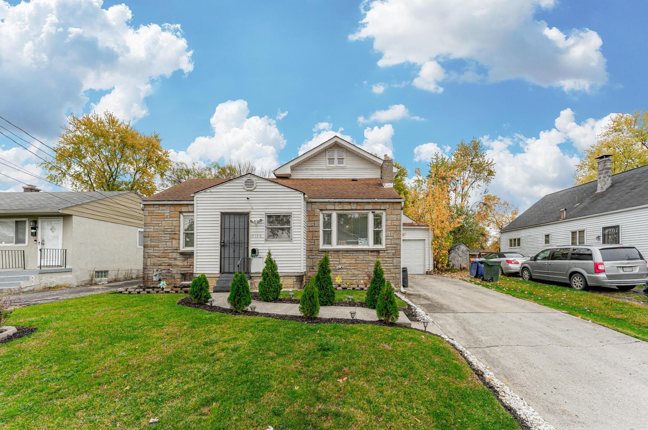 3126 Medina Ave, Columbus OH  43224-4221 exterior