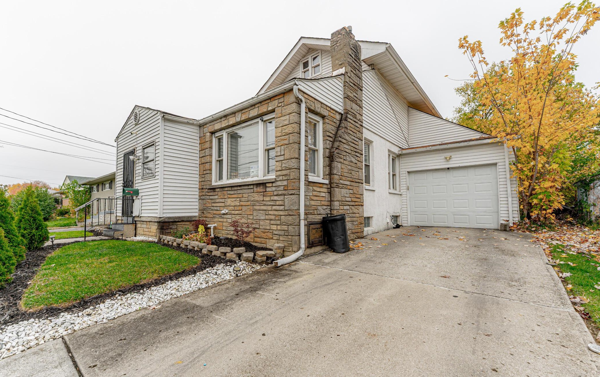 3126 Medina Ave, Columbus OH  43224-4221 exterior