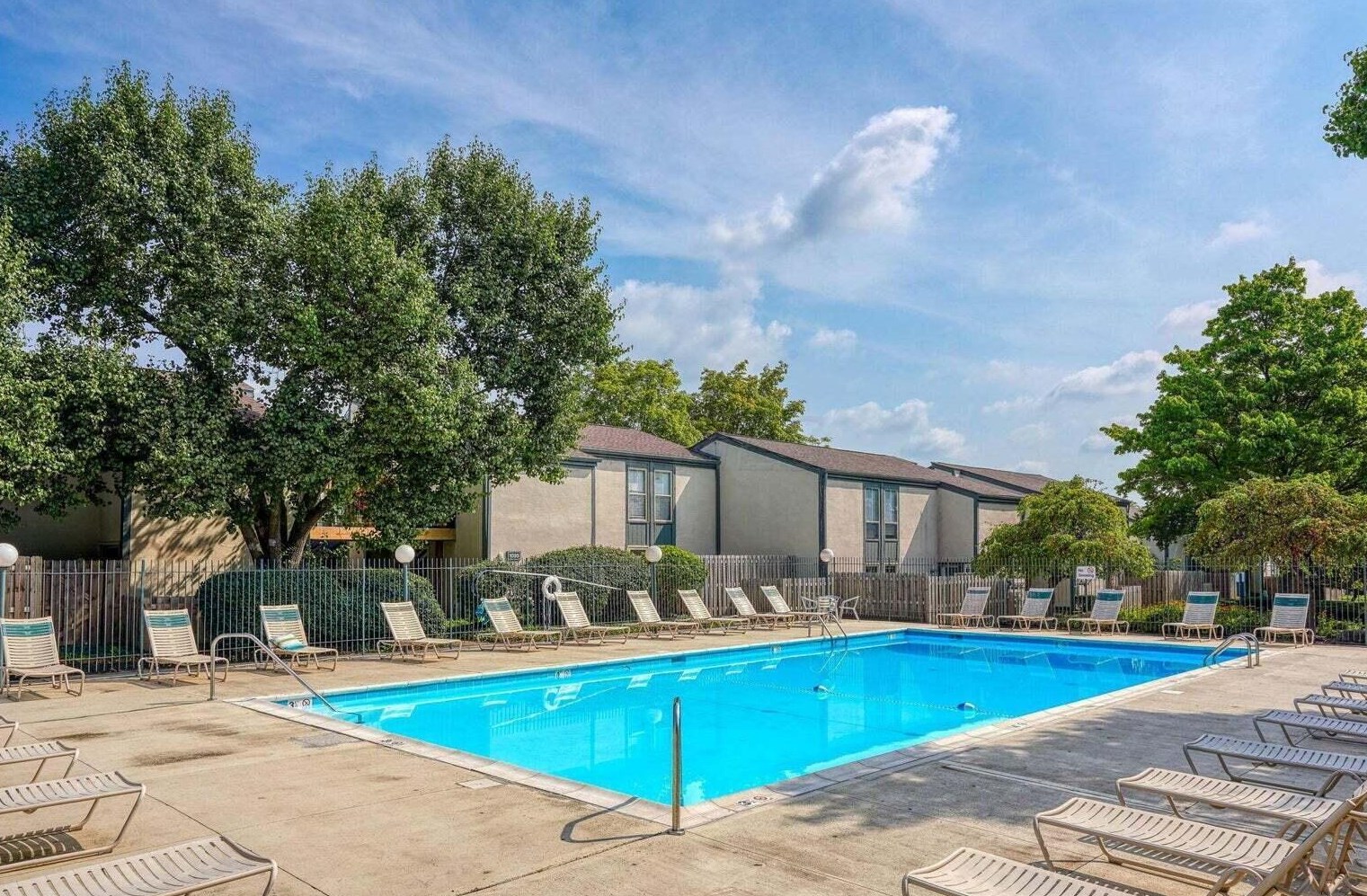 1060 Merrimar Cir, Columbus, OH 43220-3574