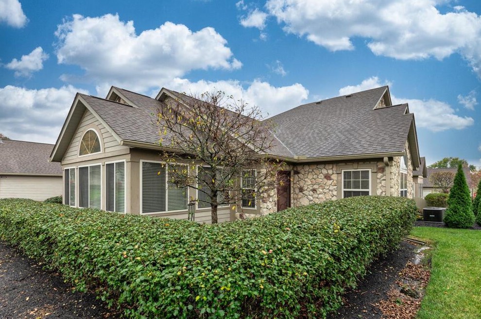2084 William T Cir, Lancaster, OH 43130