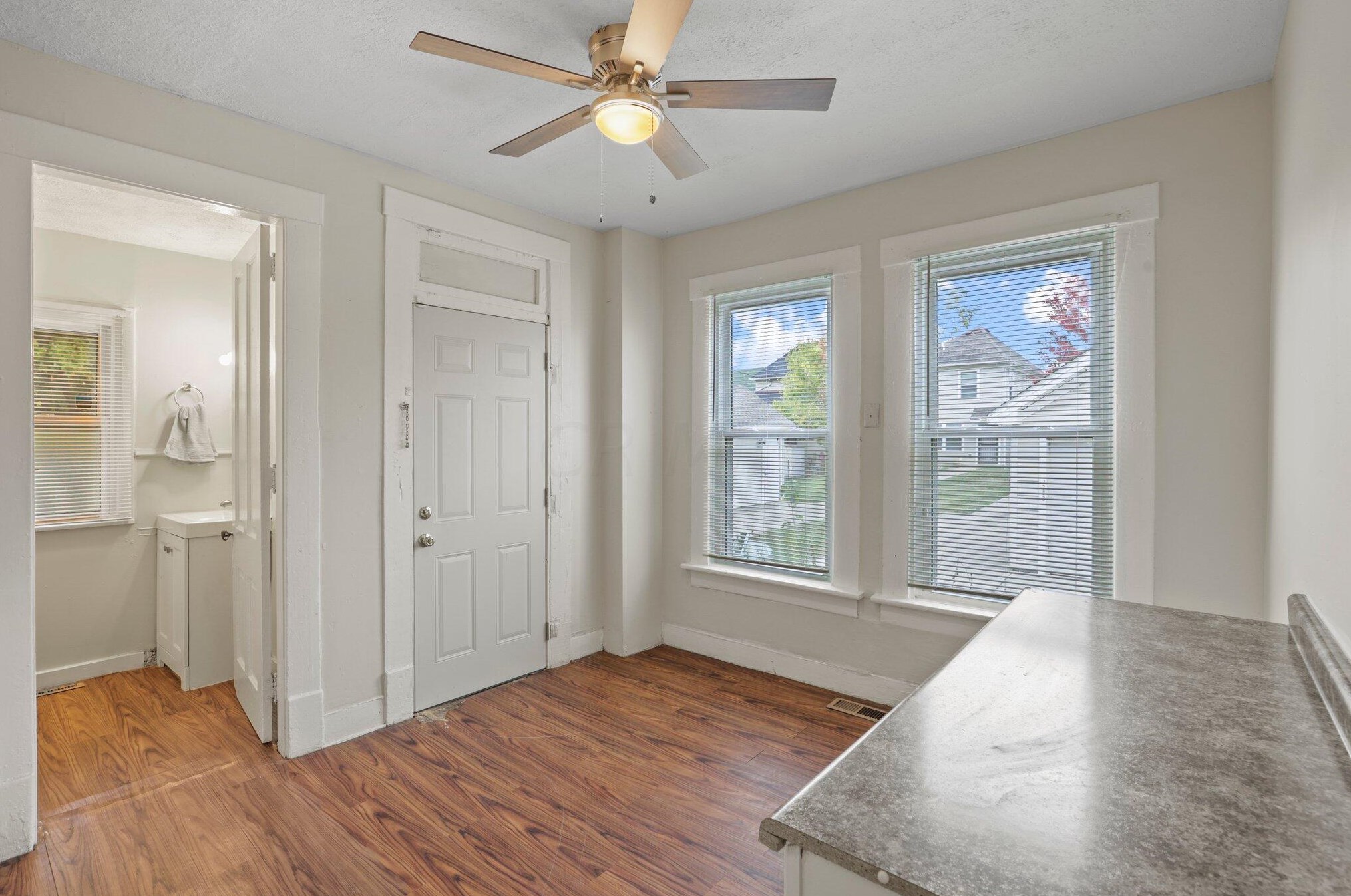 322 Stanaford Pl, Columbus OH  43207-1958 exterior