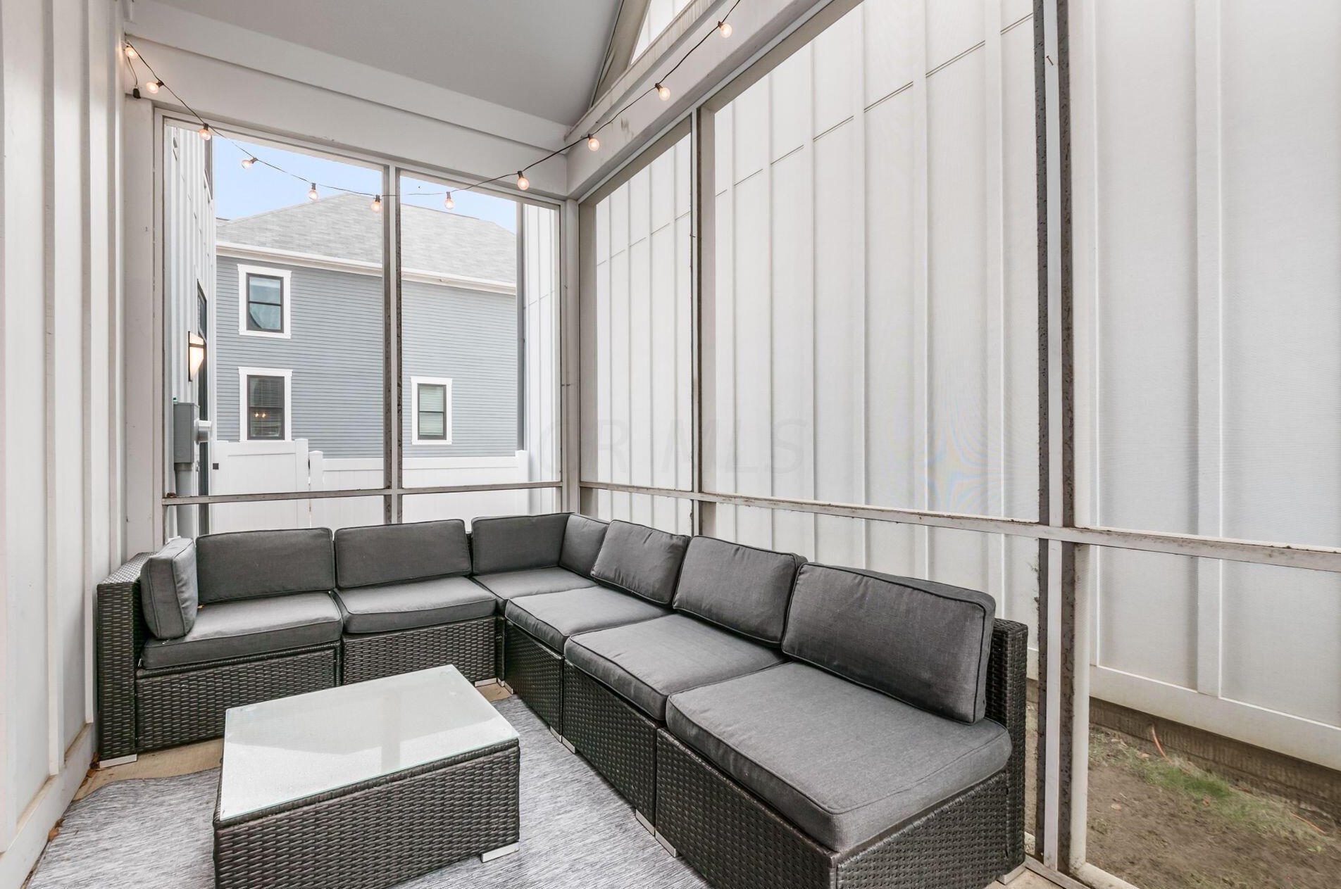 994 Summit St, Columbus OH  43201-3546 exterior