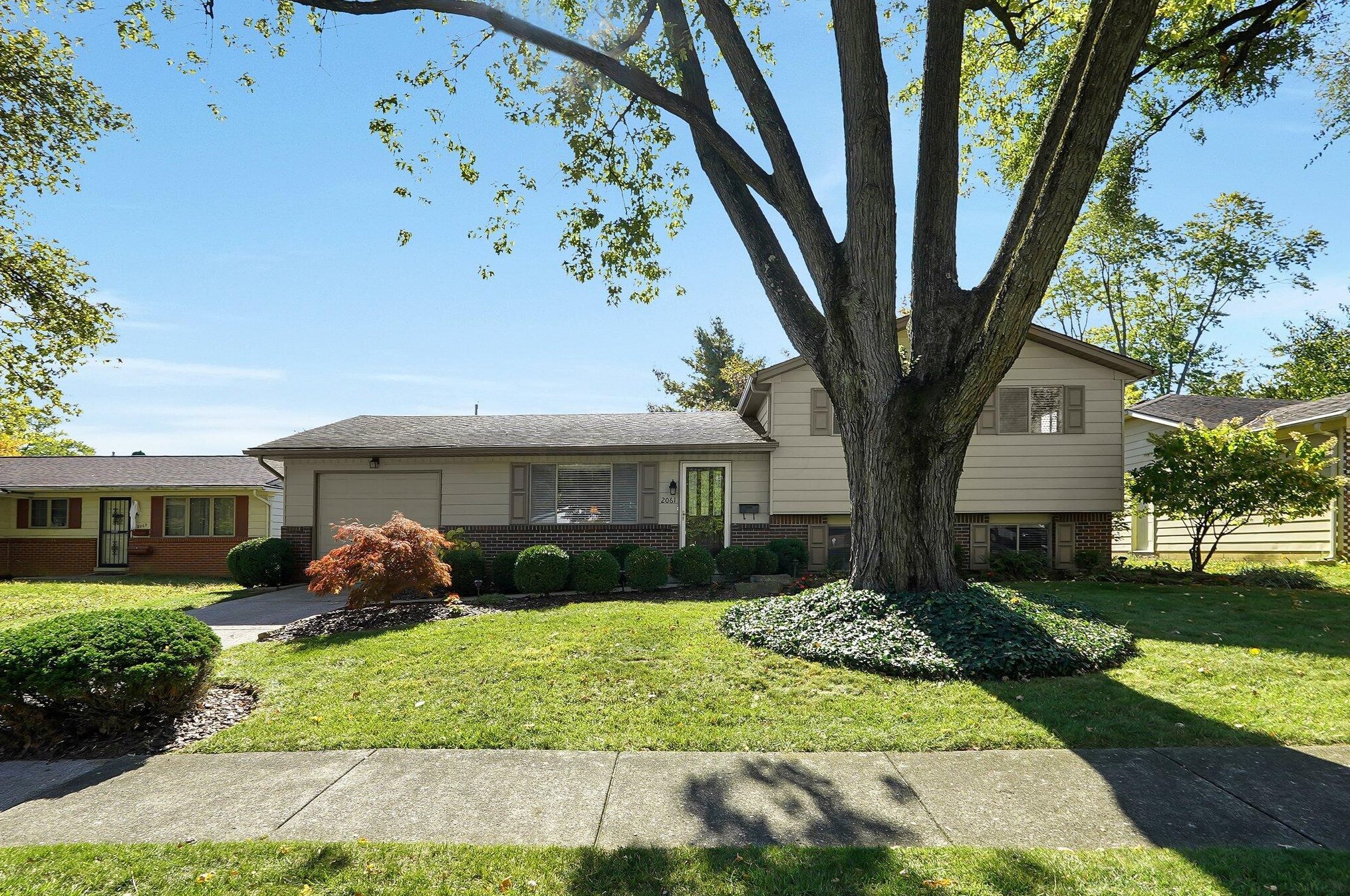 2061 Sharbot Dr, Columbus, OH 43229-5757