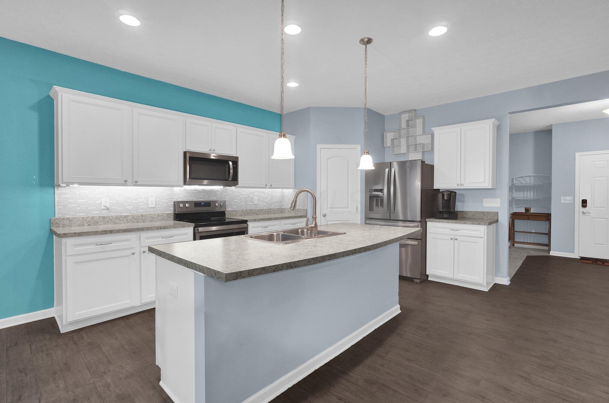 883 Corylus Sw Dr, Pataskala, OH 43062