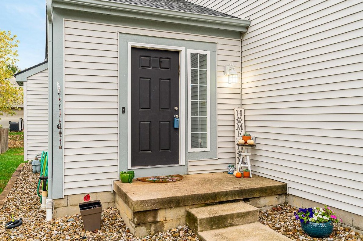 6994 Weurful Dr, Cnl Wnchstr OH  43110-8444 exterior