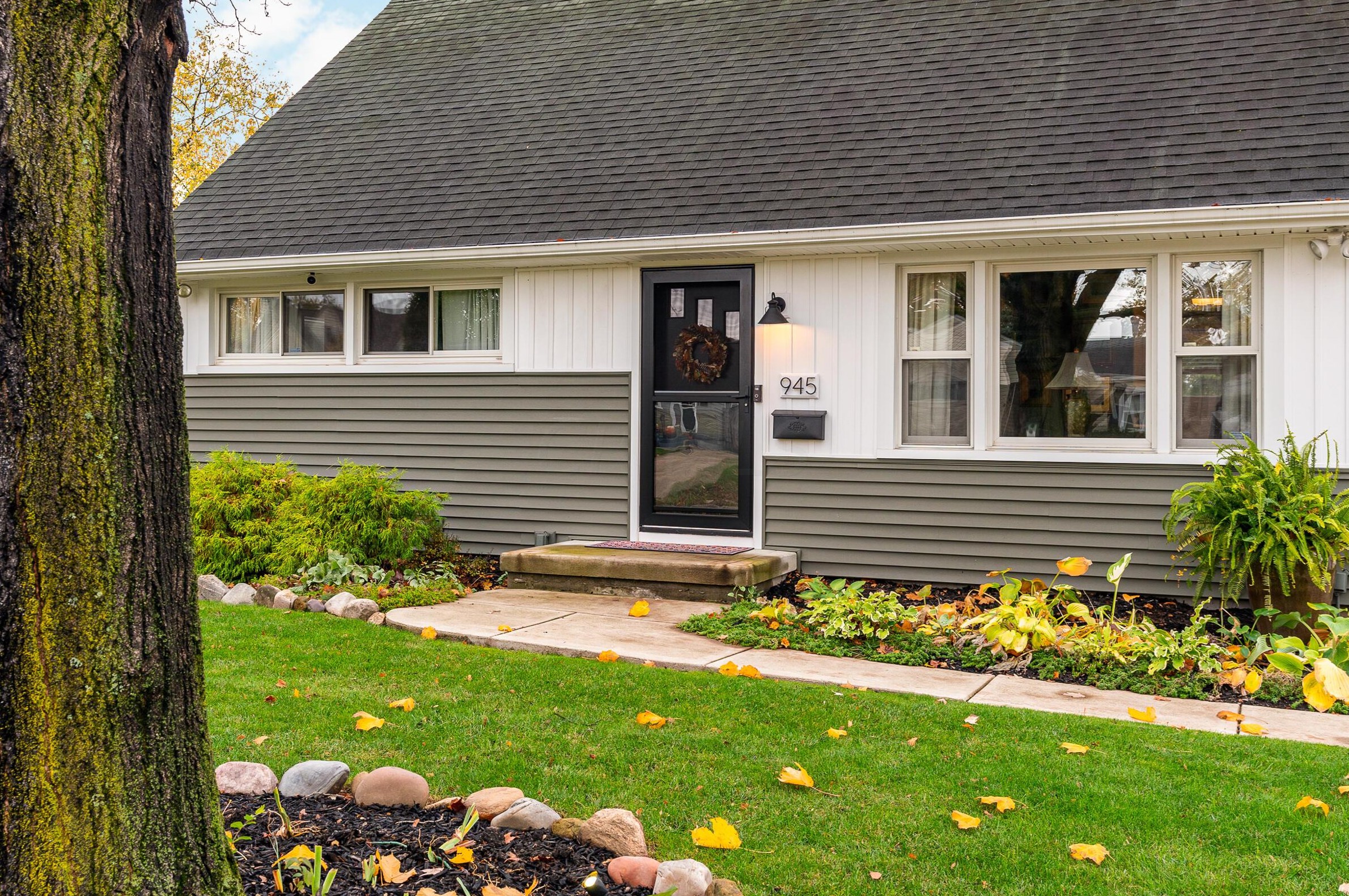945 Eastmoor Blvd, Columbus, OH 43209-2642