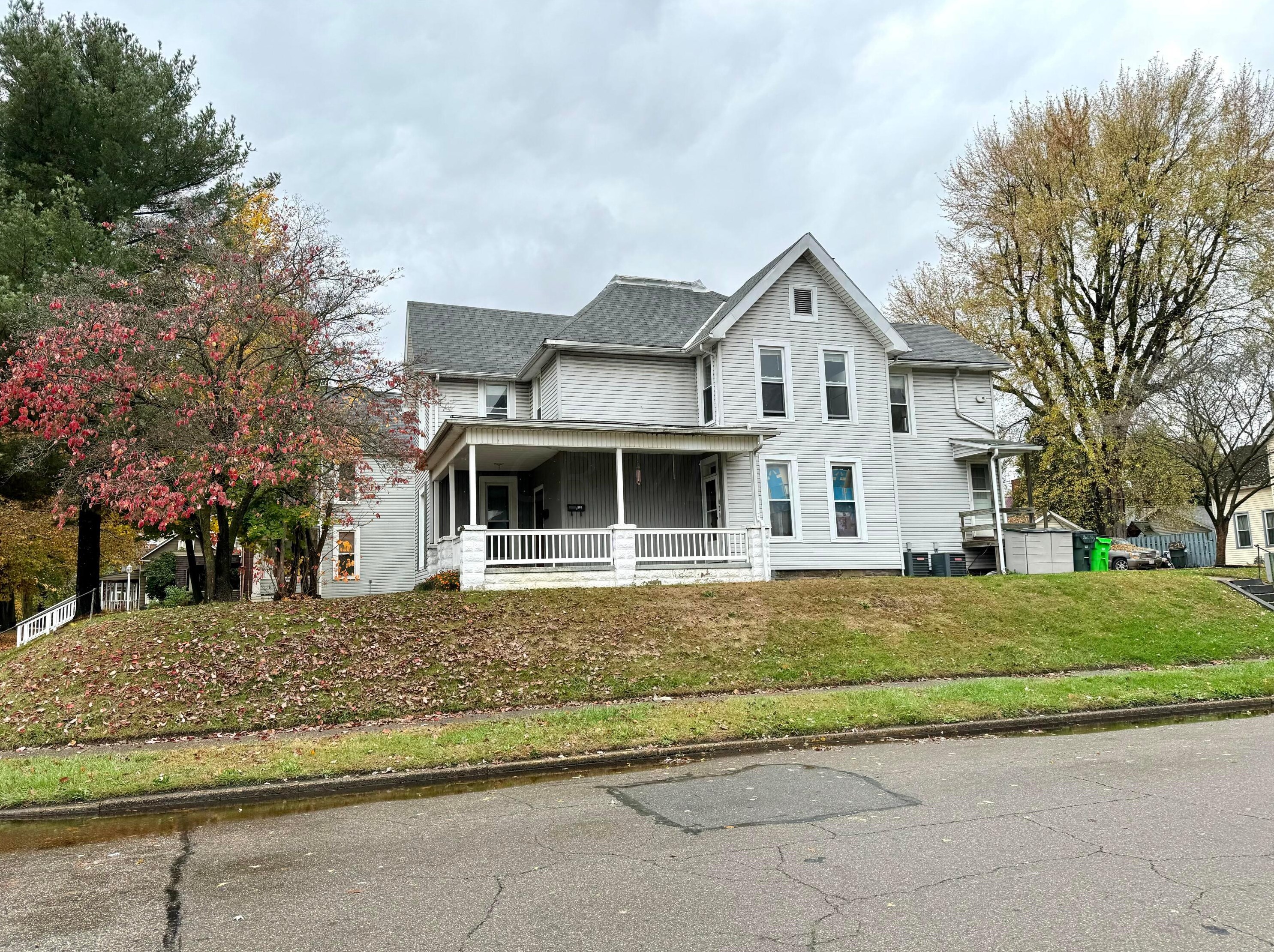 868 Chestnut St, Coshocton, OH 43812