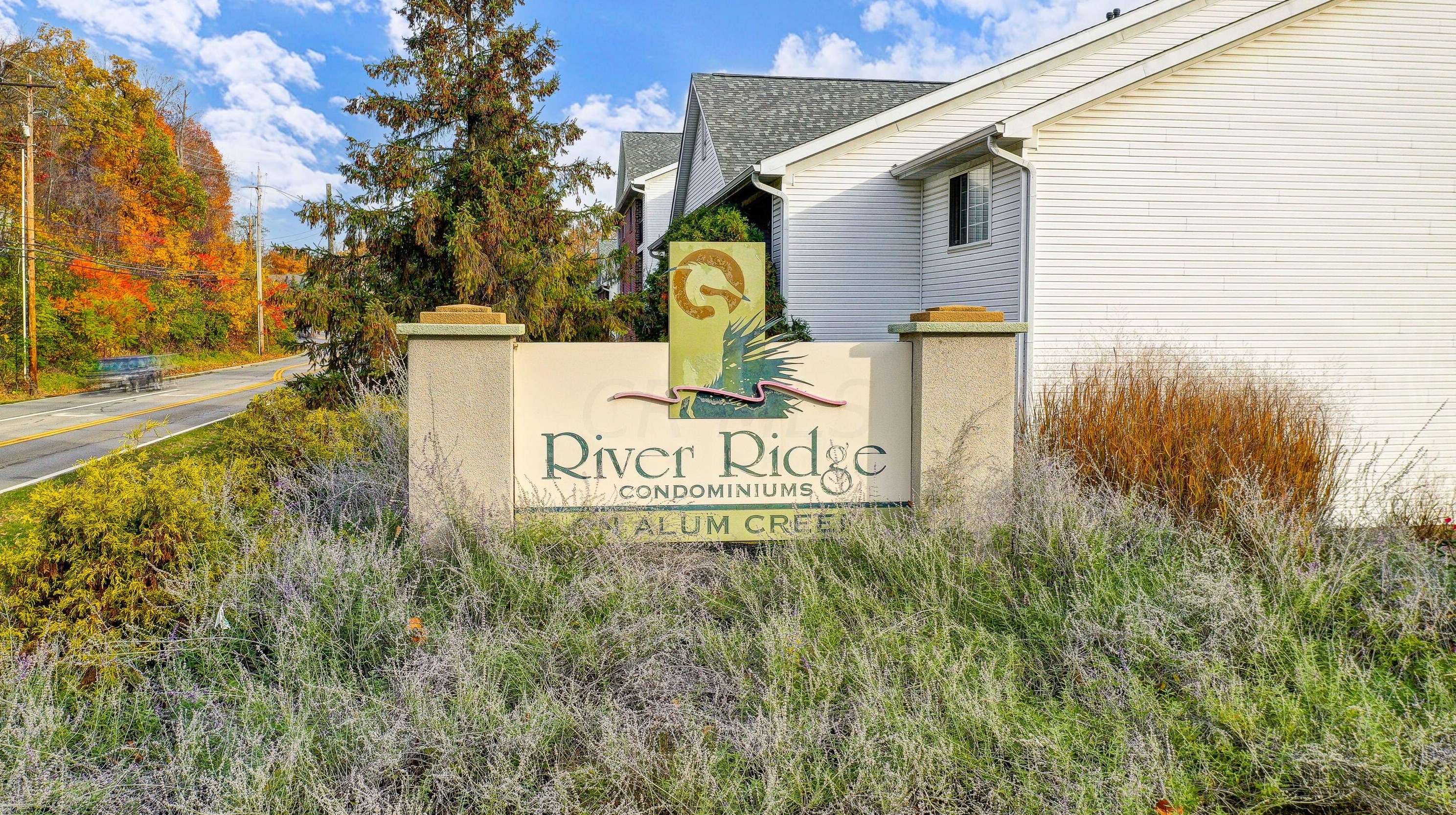 6125 Pelican Pointe, Columbus OH  43231-7715 exterior