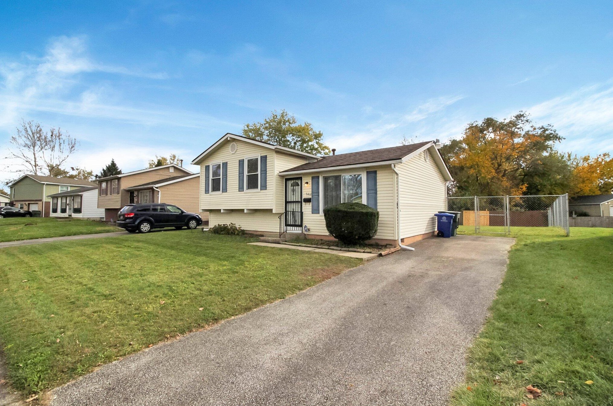 3463 Oakcrest Rd, Columbus, OH 43232-4052