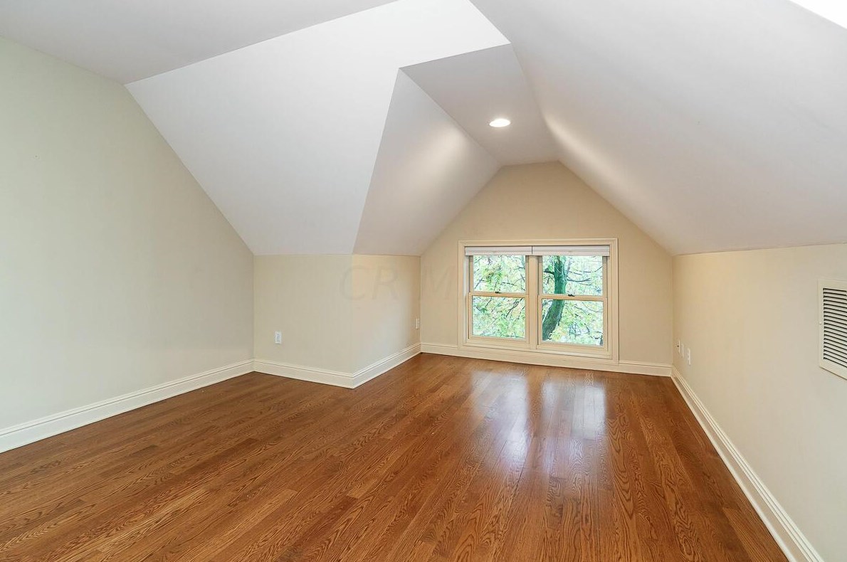 60 Buttles Ave, Columbus OH  43215-1451 exterior