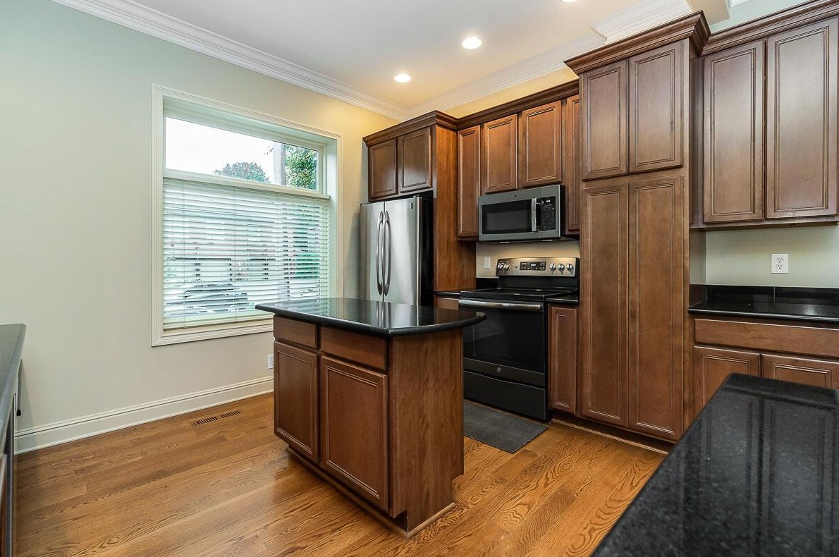 60 Buttles Ave, Columbus OH  43215-1451 exterior